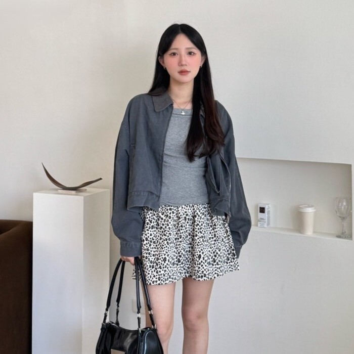 新色回歸!輕觸巴恩風 翻領中版外套