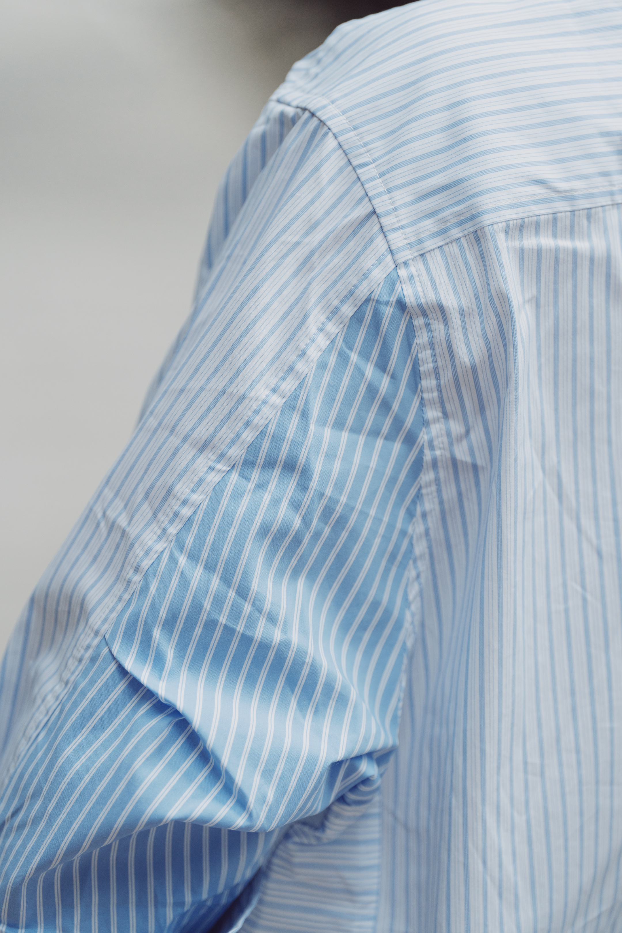 Fumble 藍白拼接條子恤衫