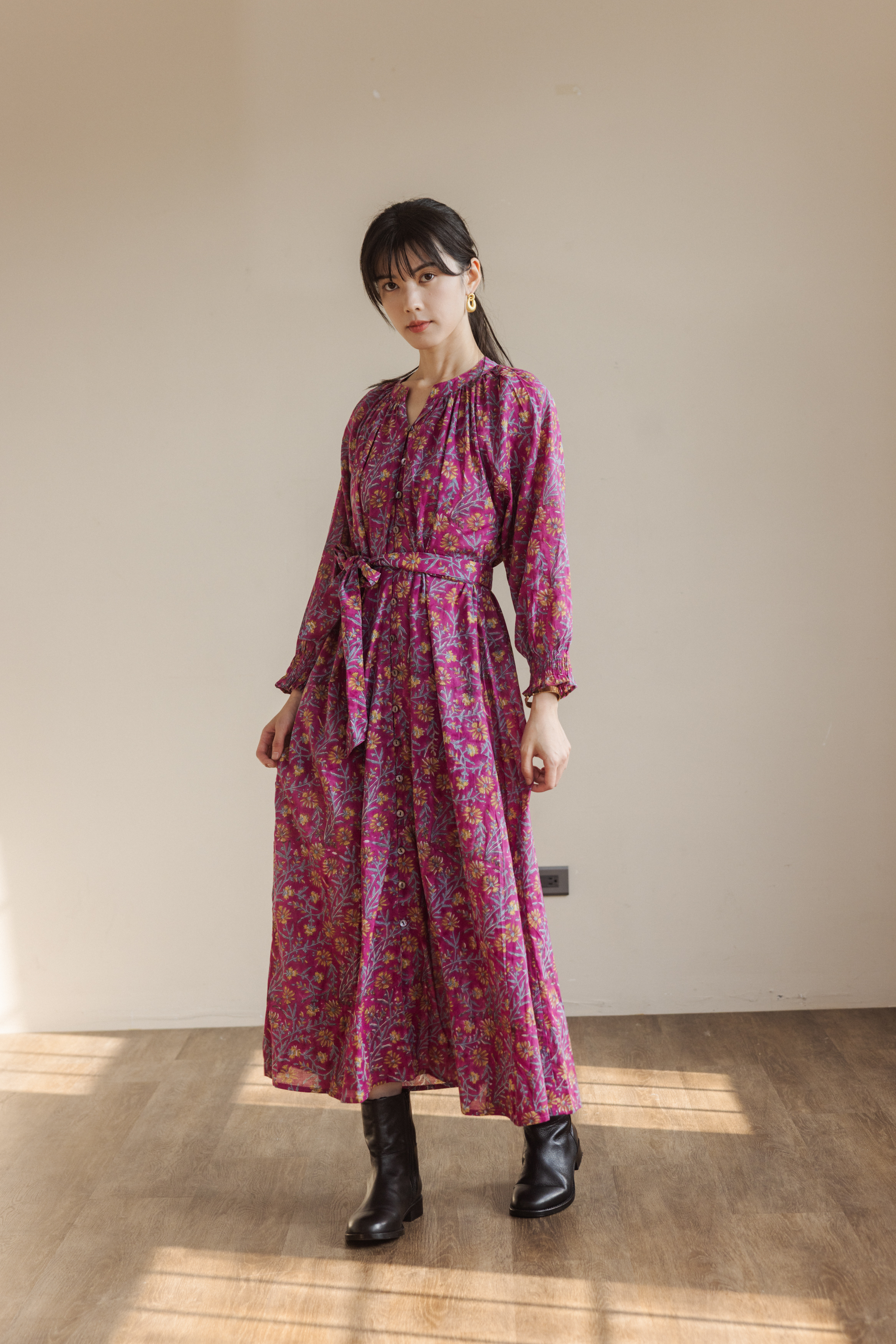 V領長袖排扣洋裝_粉紫花(附綁帶）