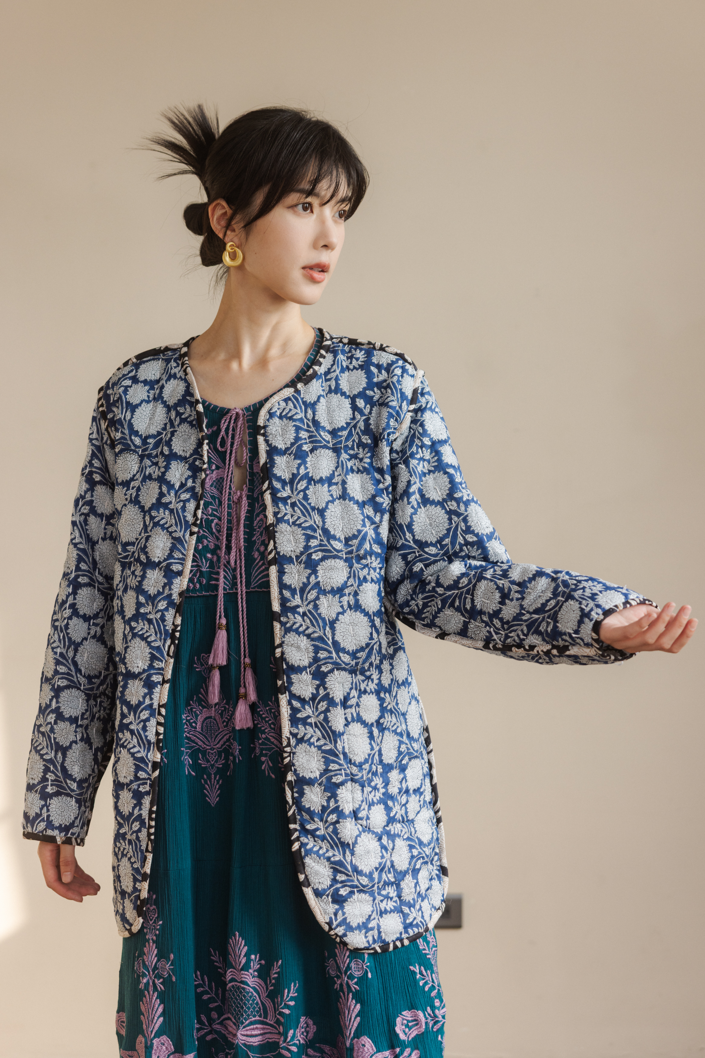 雙面木刻印長袖長外套_黑X藍