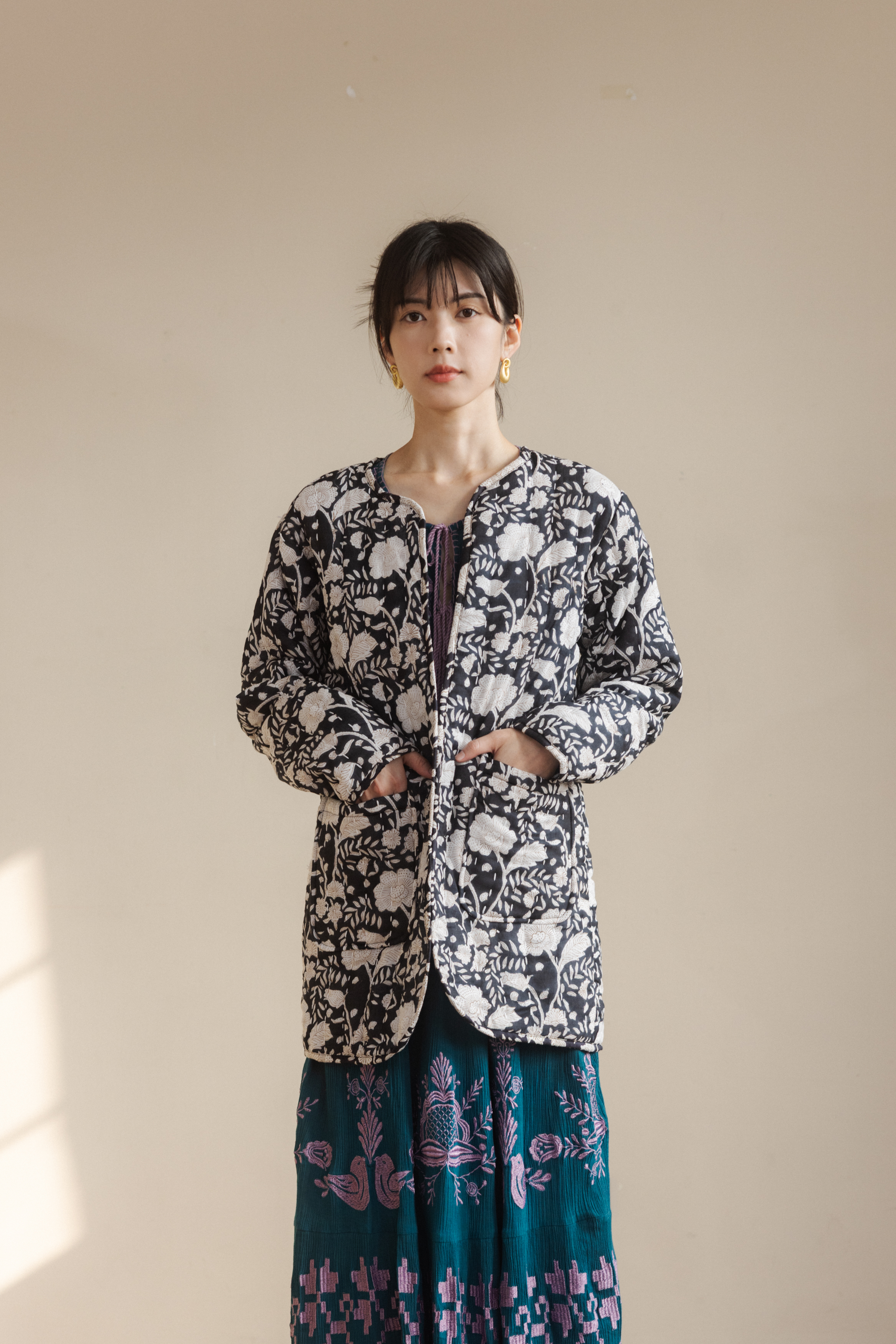 雙面木刻印長袖長外套_黑X藍