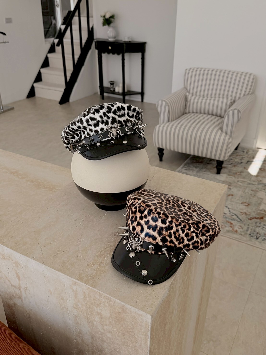 本期必買🤙🏻豹紋鉚釘皮扣八角帽2colors