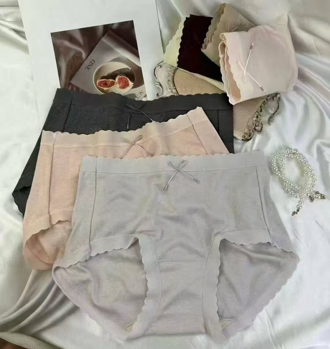 A4228 1件RM49 三件RM119 💗莫代尔 超舒适款 中高腰内裤 👉Free Size 可以穿到XL👈
