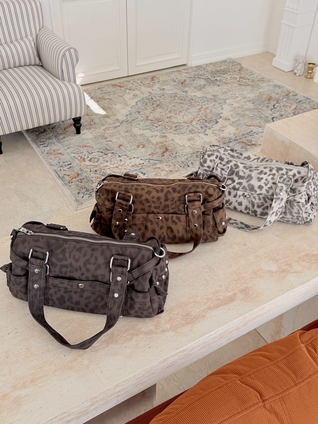 選你過秋冬🍂豹紋卯釘枕頭包 (附背帶) 3colors