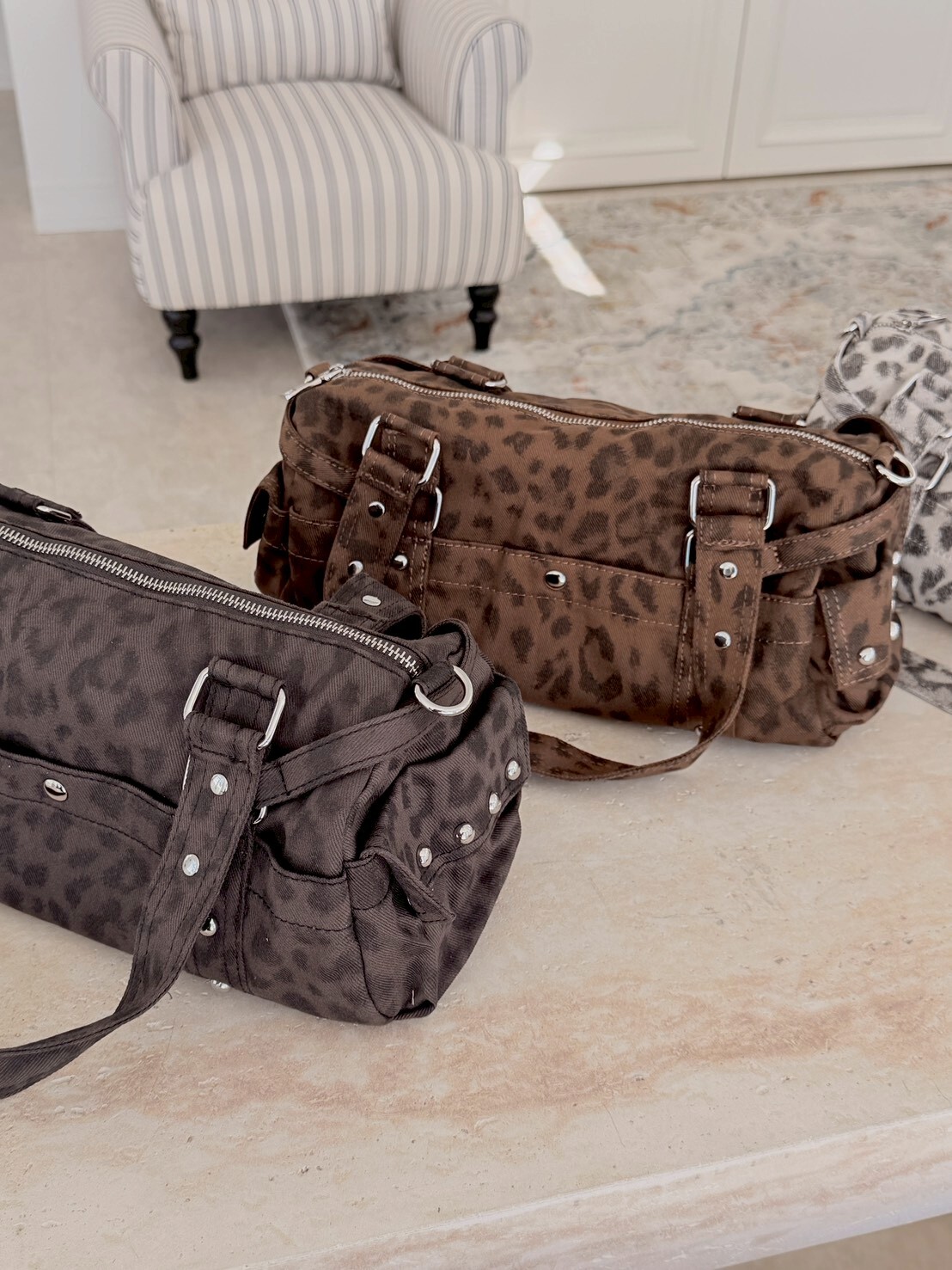 選你過秋冬🍂豹紋卯釘枕頭包 (附背帶) 3colors