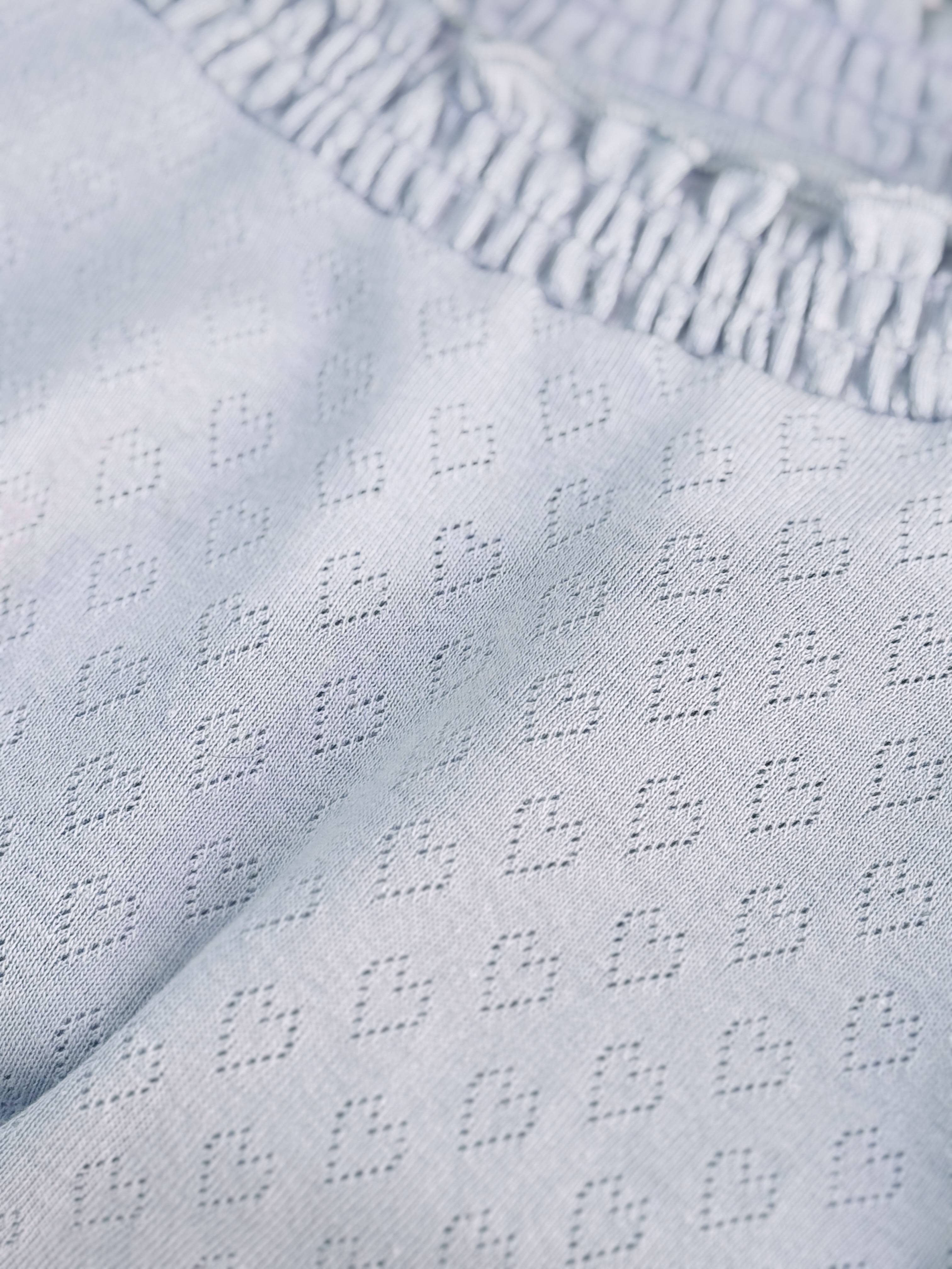 五色 / 小愛心通花滾邊長袖上衣 / Little Heart Eyelet Ruffle Top