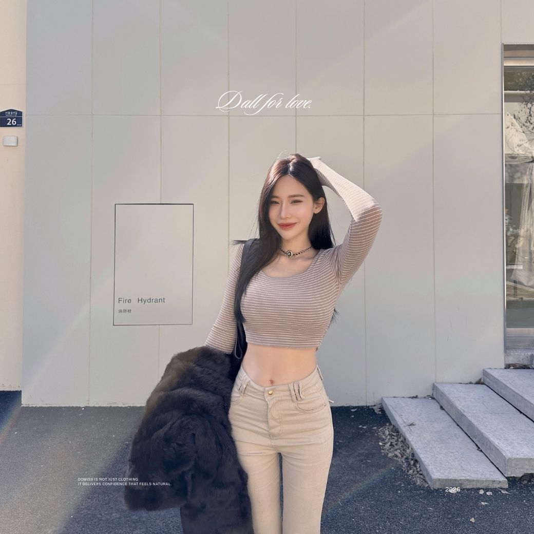 【發熱也辣】DOMISS自訂-刷絨條紋磨毛方領合身上衣-2色 顯腰細 辣妹比例神上衣(現貨)