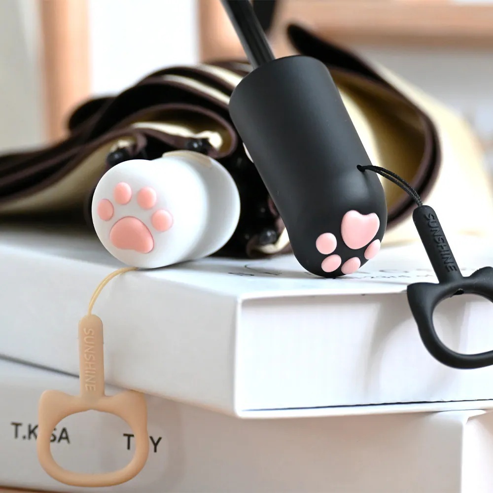 手把特寫,展示貓掌造型的細節