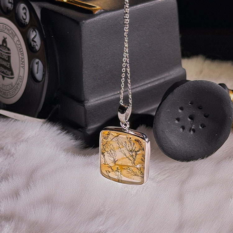 枯木感小樹膠花項鍊A：小樹膠花