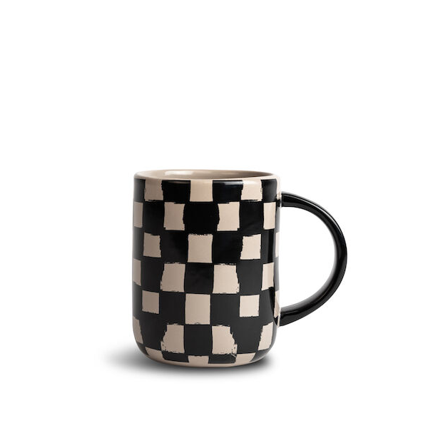 ByOn-Liz 馬克杯,棋盤格紋款(黑米色),樸素的色調與流行的圖騰結合