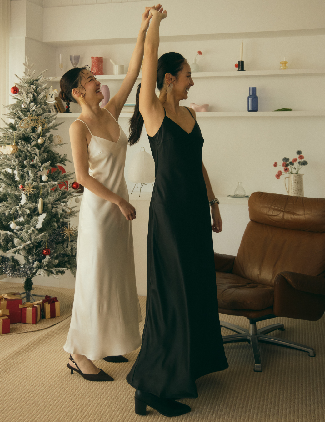 光澤緞面美背長洋（黑色/6尺寸）