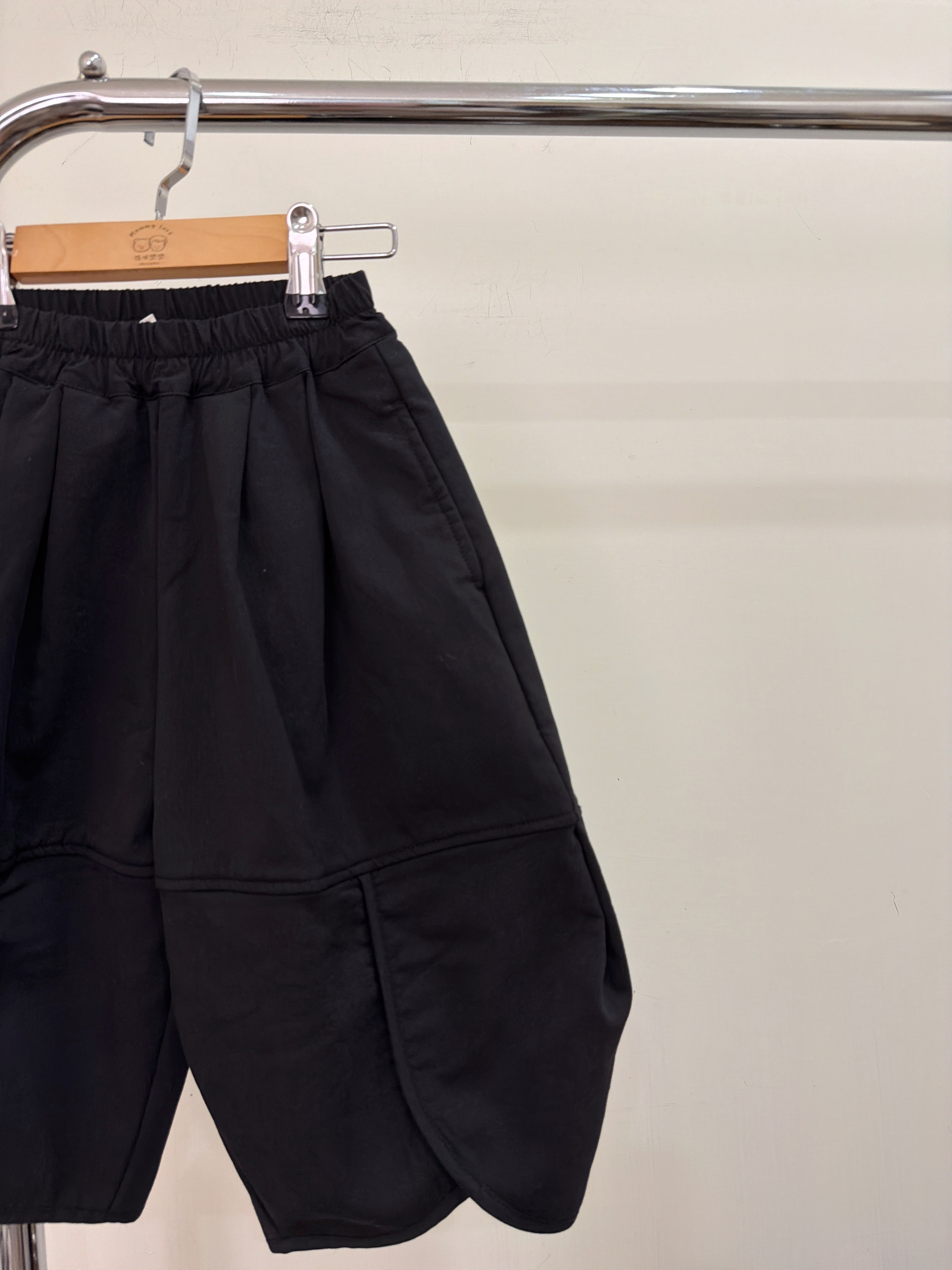 53237設計師家-褲口不規則開衩彎道褲