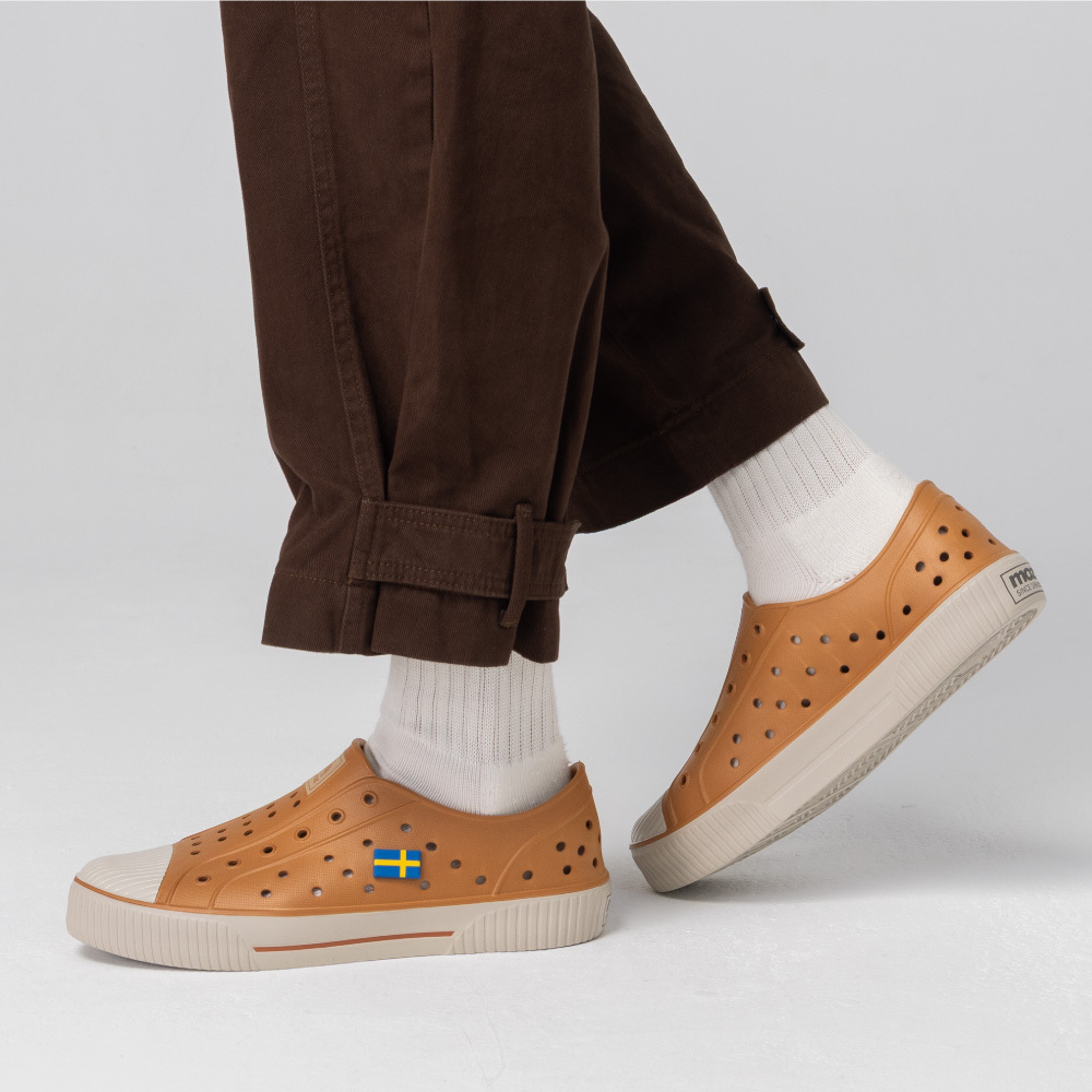 雙色洞洞餅乾水鞋 (奶蓋蜂蜜橘)