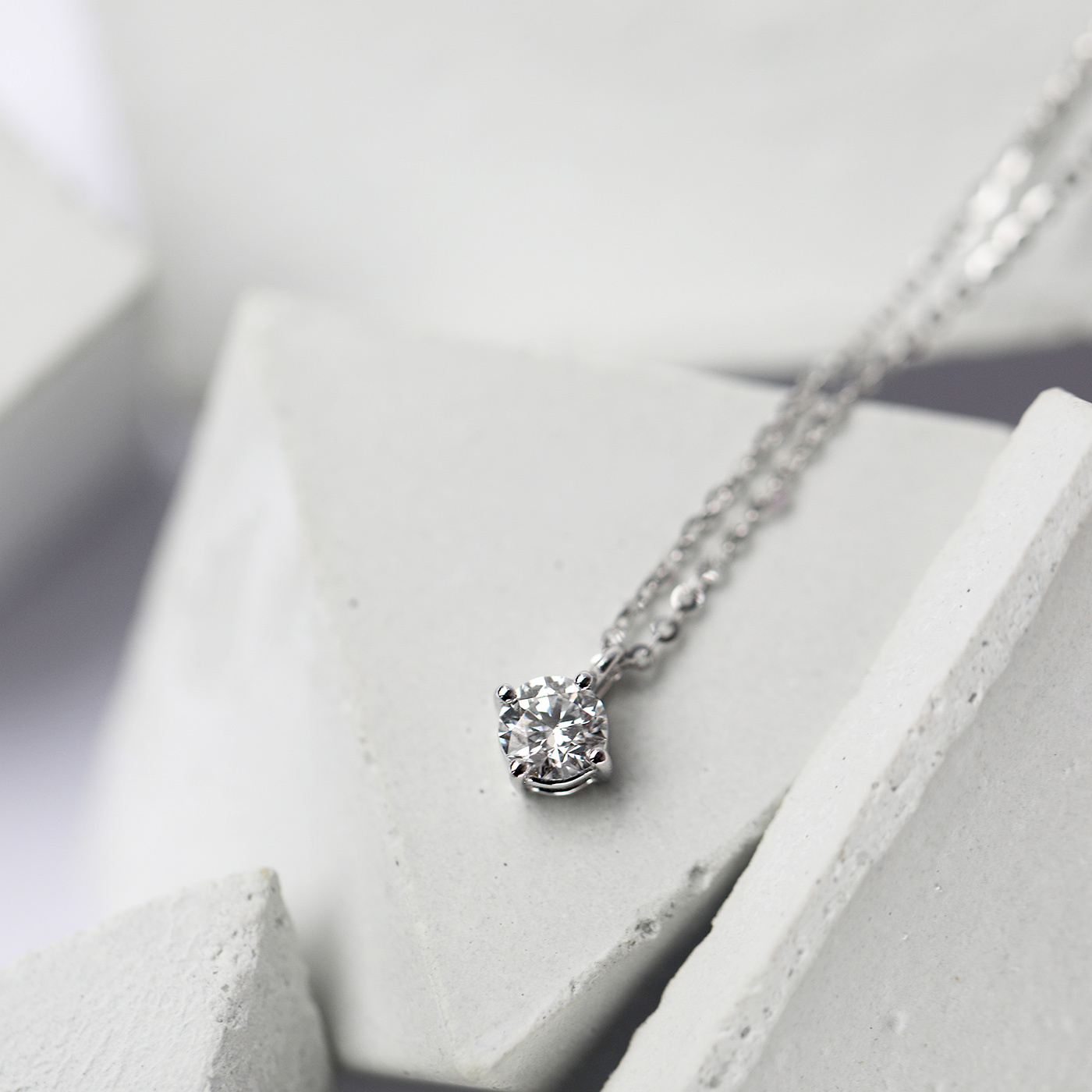 抓住愛 — GIA50分鑽石項鍊