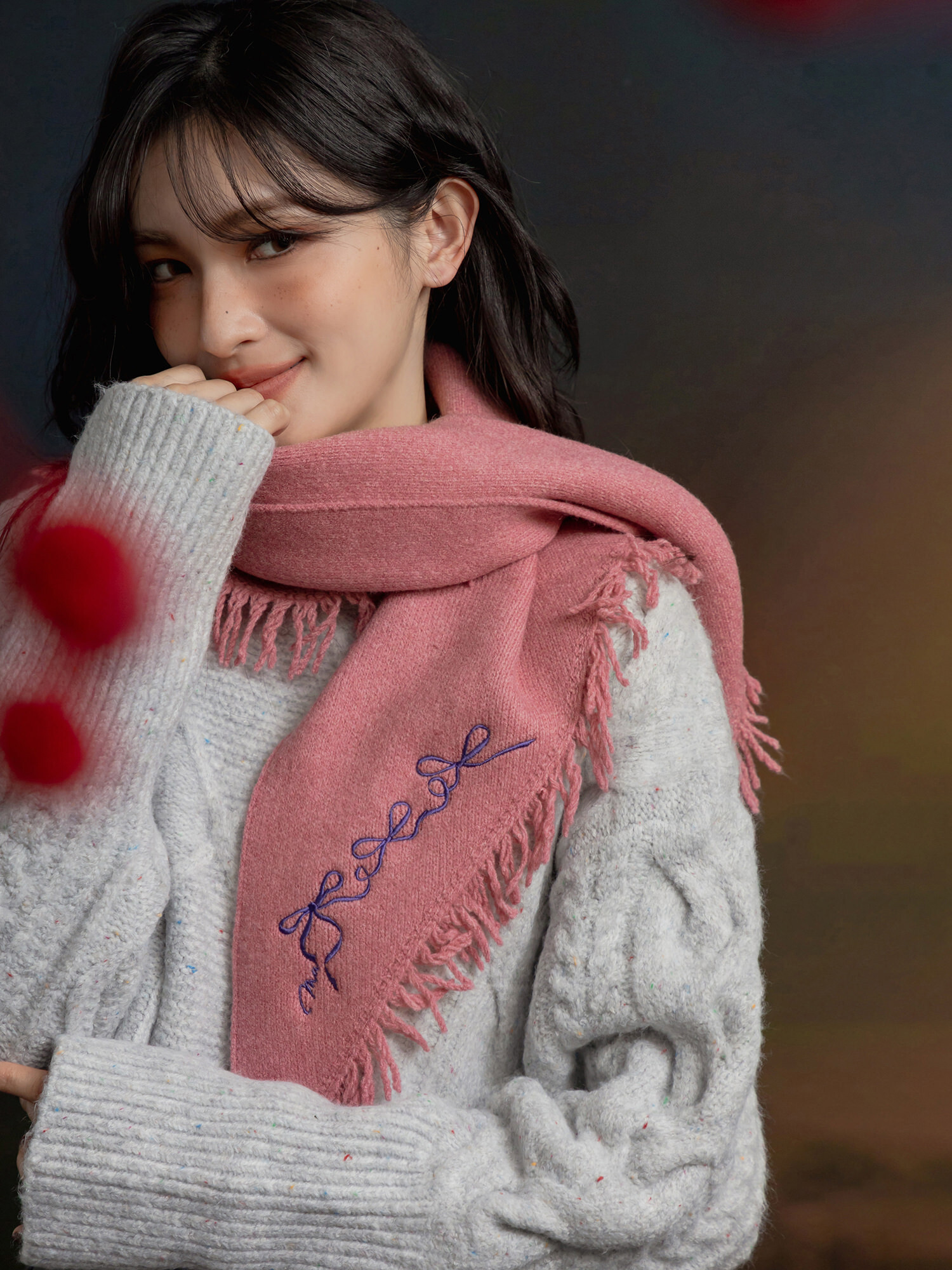 夢遊者。MUCHAT手作刺繡蝶結流蘇圍巾 (粉)