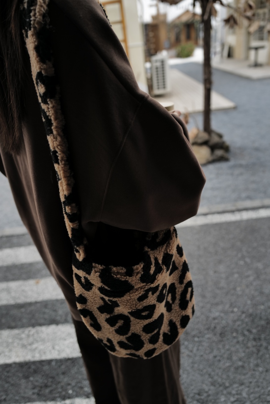 QQ毛毛絨長背小包*4色