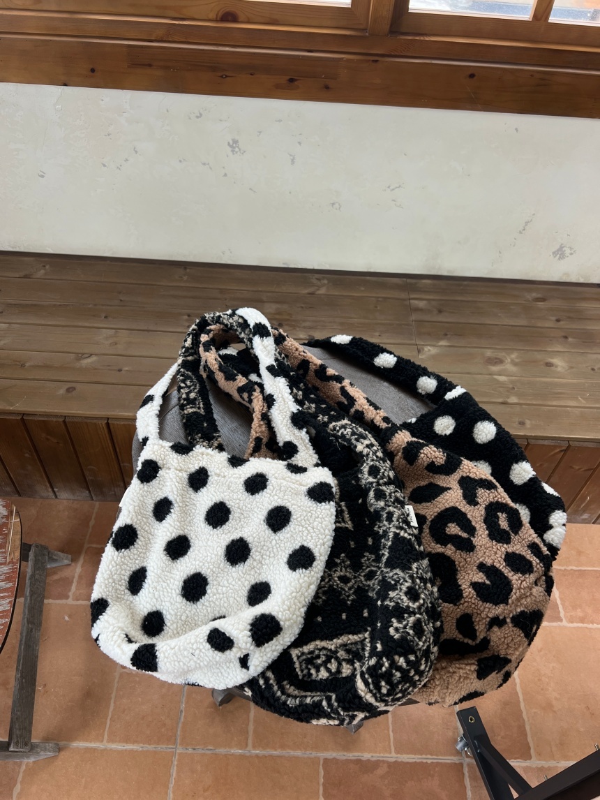 QQ毛毛絨長背小包*4色