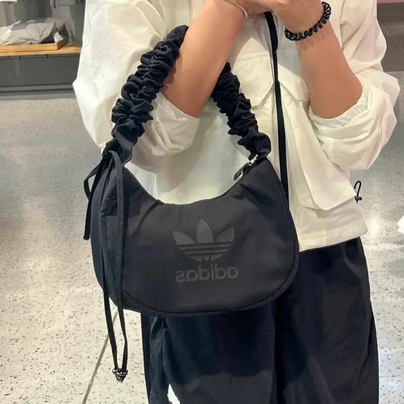 KTQ STORE ‧ Adidas Originals 三葉草 雲朵包 黑色 尼龍材質 JP0144 JP0145