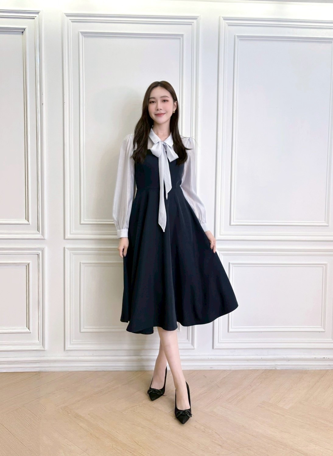 翻領透紗感領巾洋裝-及膝款