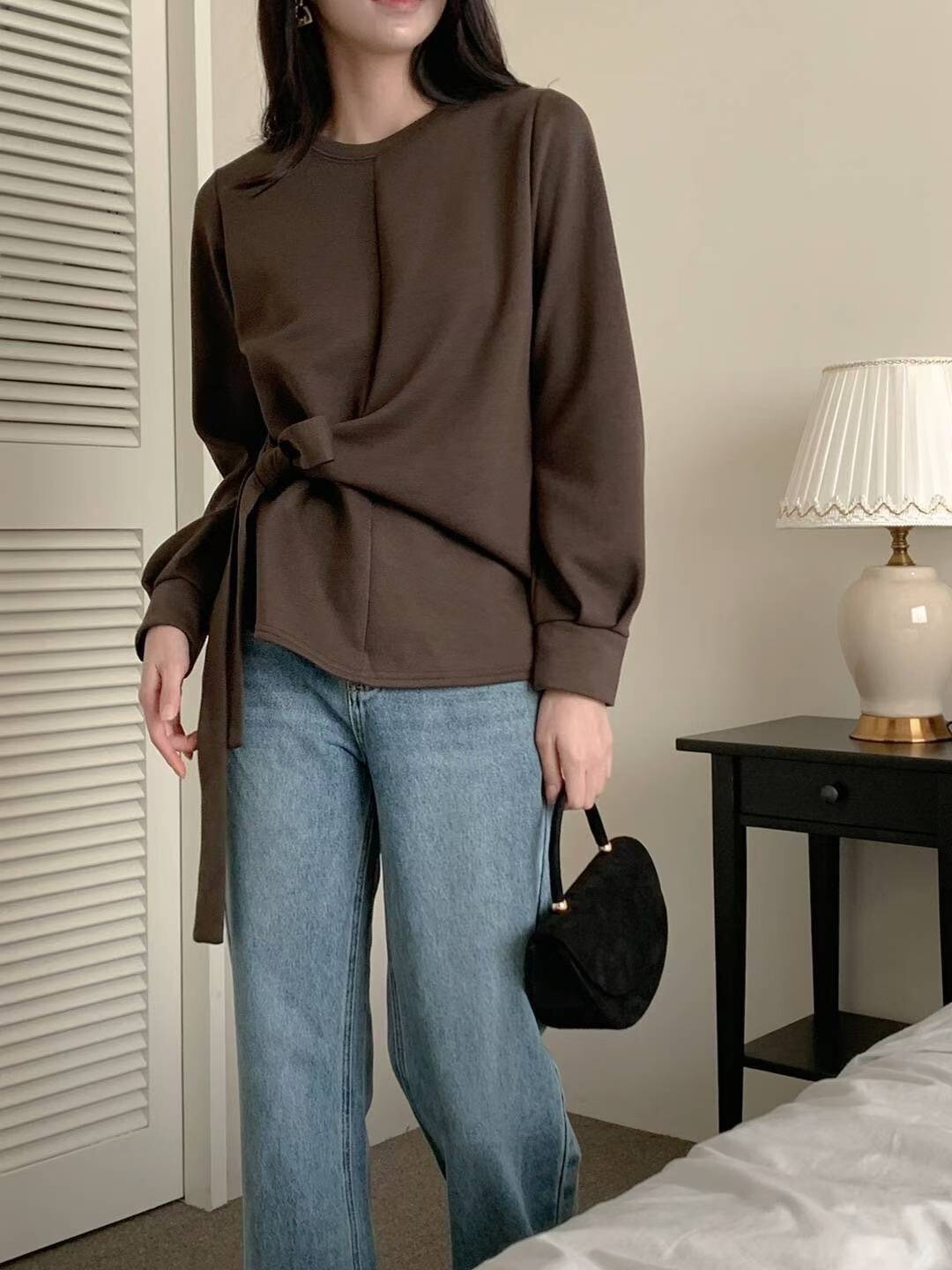 獨特感側綁帶壓中線造型圓領上衣 / 3色