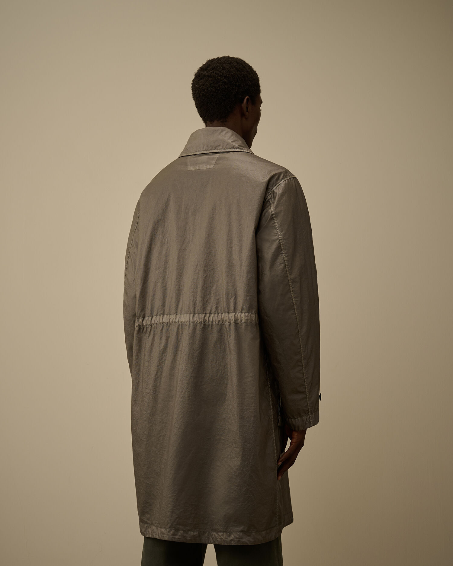 【代購】C.P. Company Opal Lens Coat 經典 Opal 鏡頭長版大衣 – 都會防風・俐落質感