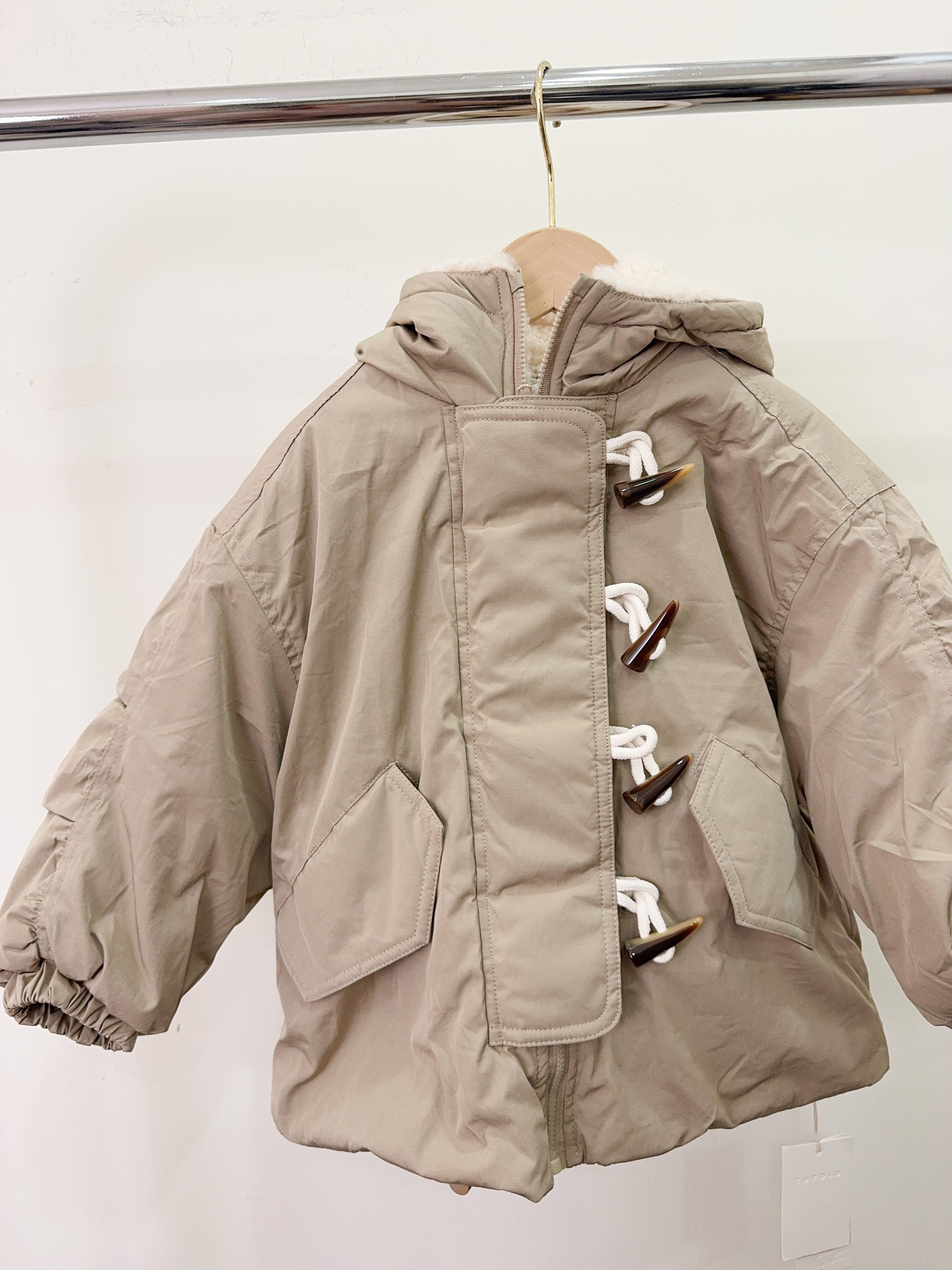 53311設計師家-長版牛角扣連帽外套