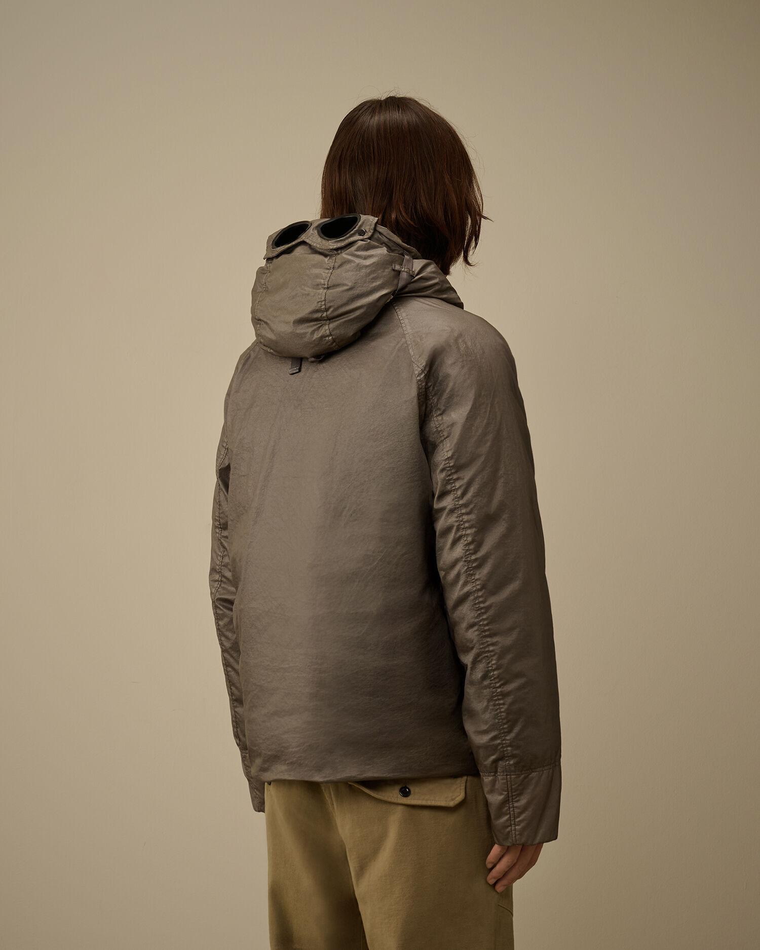 代購】C.P. Company Opal Goggle Down Jacket 機能羽絨連帽外套 – 標誌護目鏡設計・高保暖度