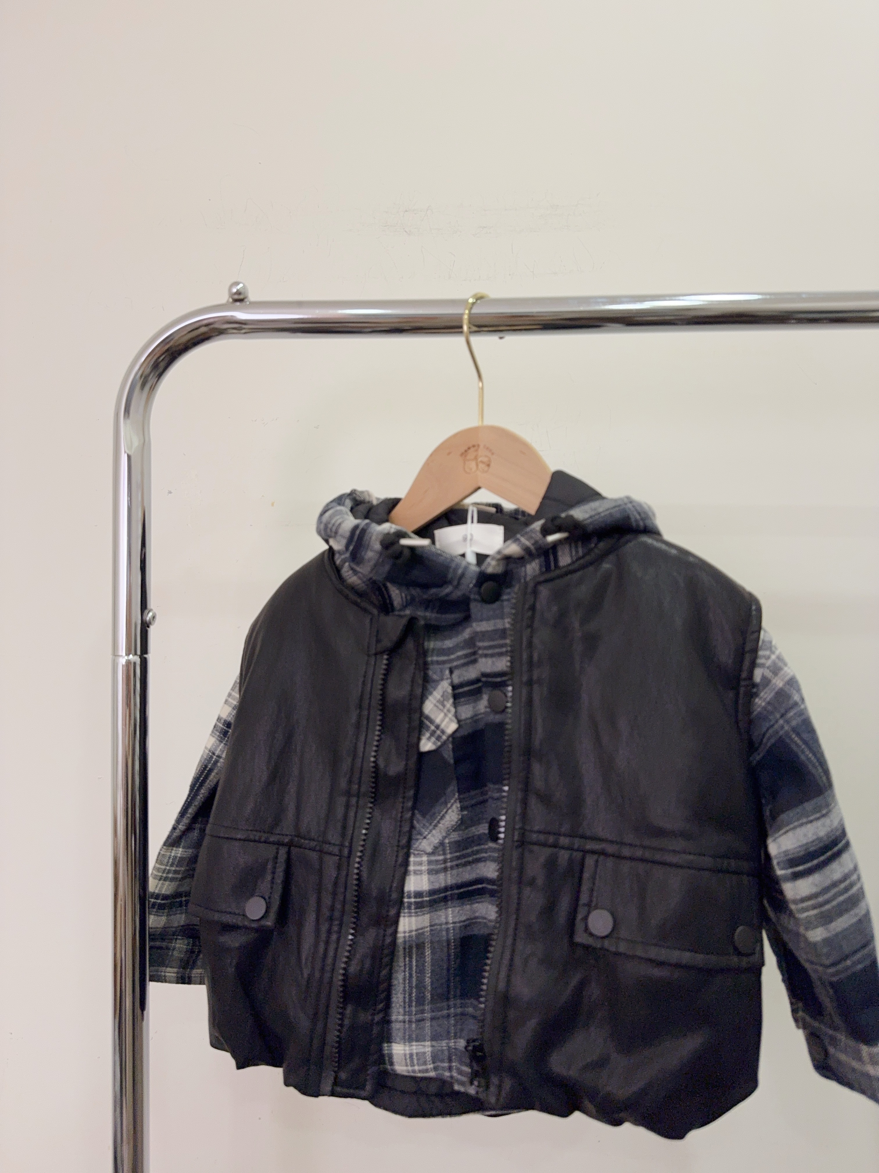 25831連帽格子衫+皮背心兩件組