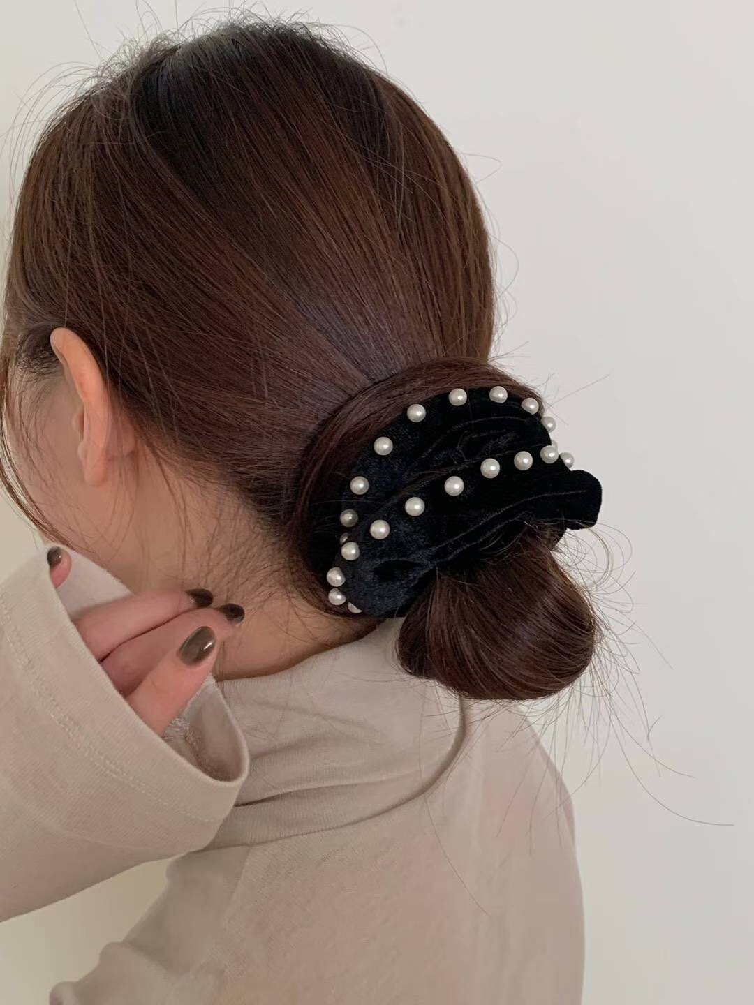 排列珍珠造型絲絨質感澎澎髮圈髮束 / 2色