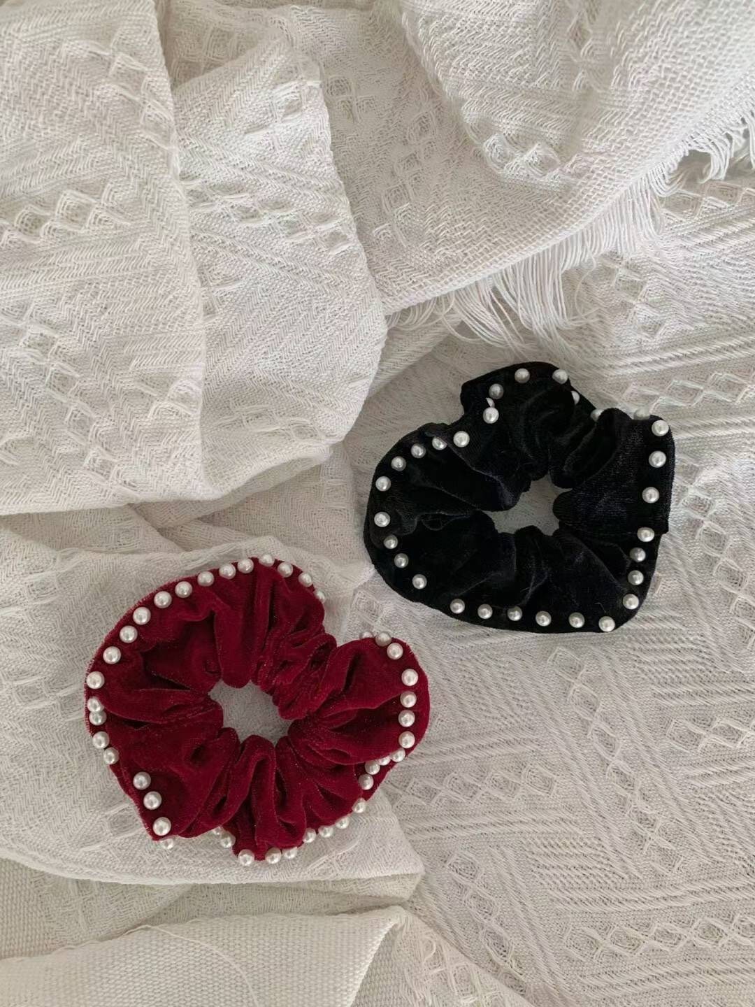 排列珍珠造型絲絨質感澎澎髮圈髮束 / 2色