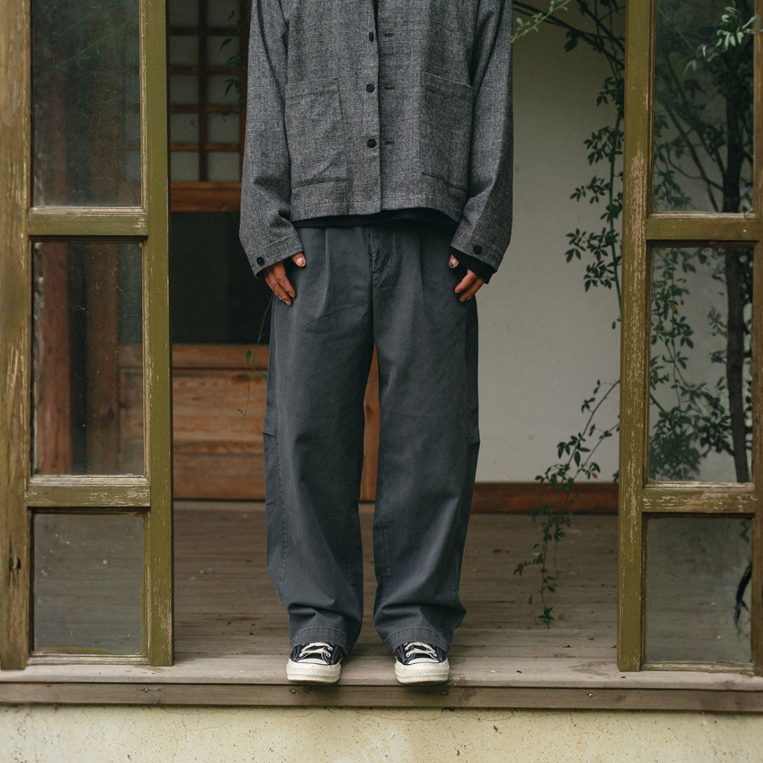 水洗磨毛質感彎刀休閒褲