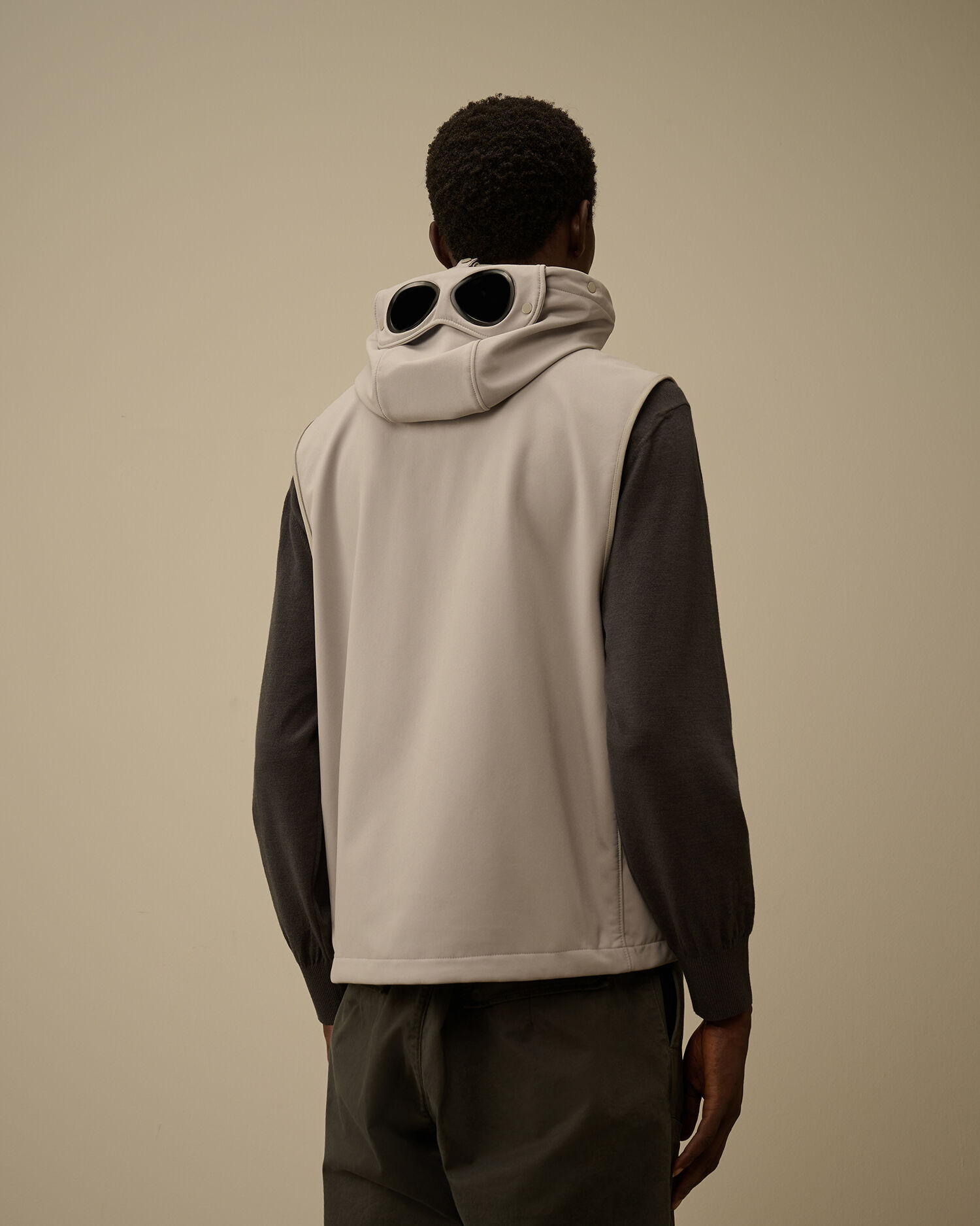 【代購】C.P. Company Shell-R Goggle Gilet 男款連帽工裝背心 – 都市機能・輕量保暖層