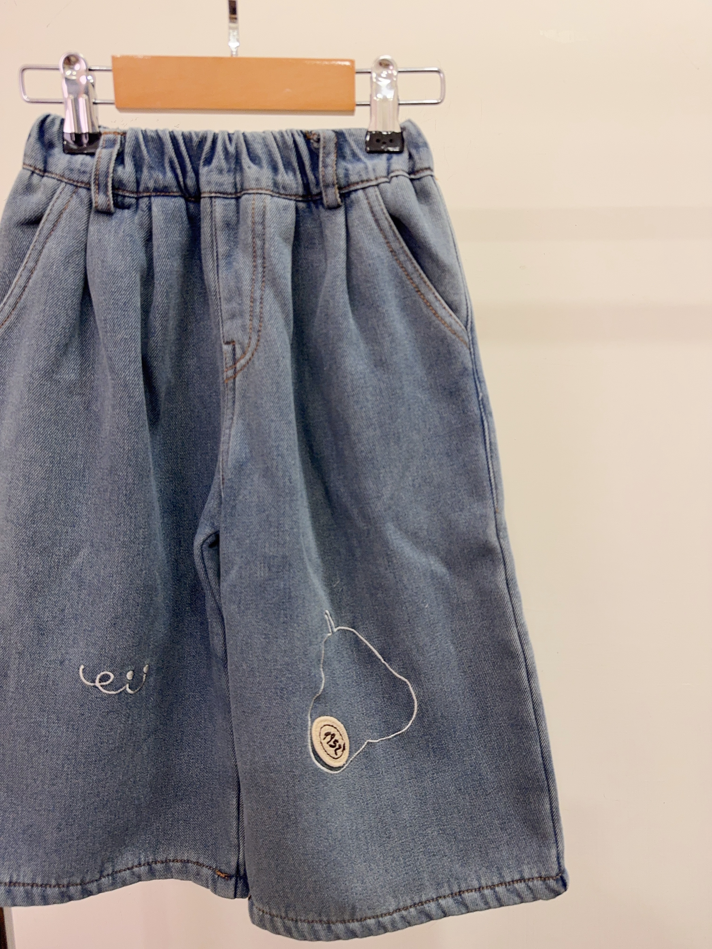 H022酪梨刺繡牛仔寬褲