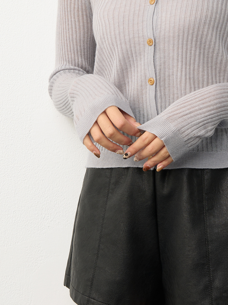 慵懶顯瘦開釦針織上衣(33%羊毛）