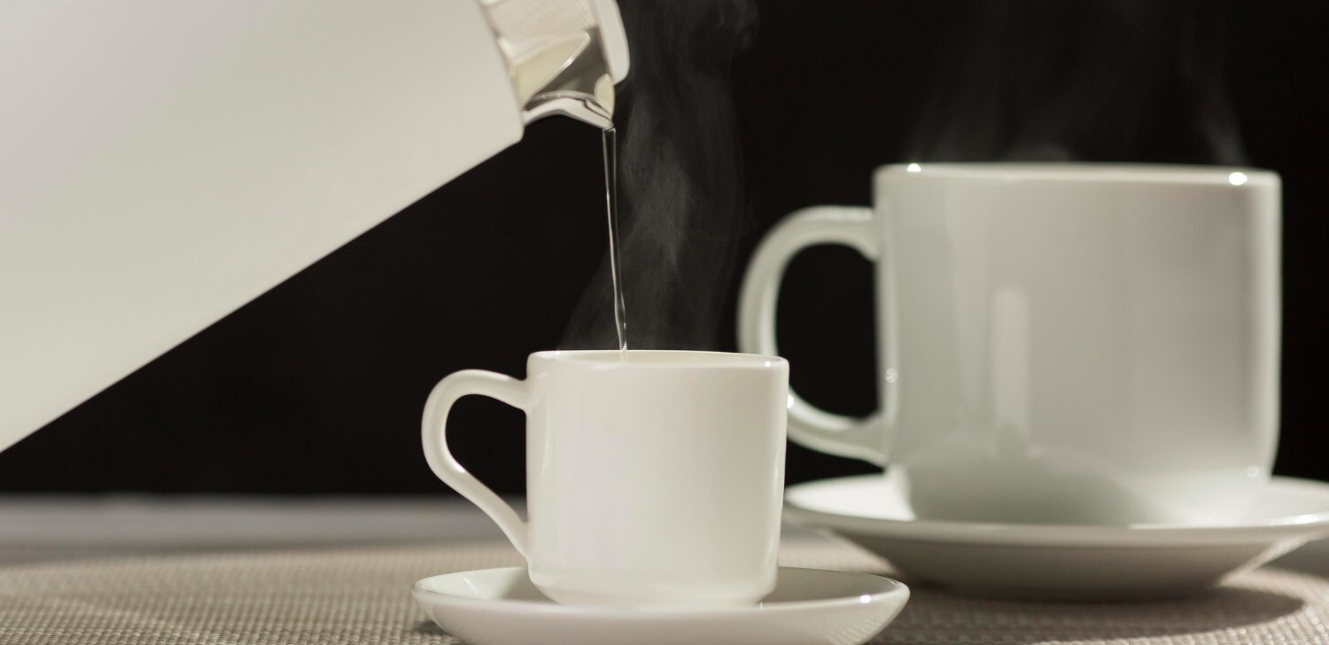 科學實證:晨起喝溫開水的 5 大修復奇蹟