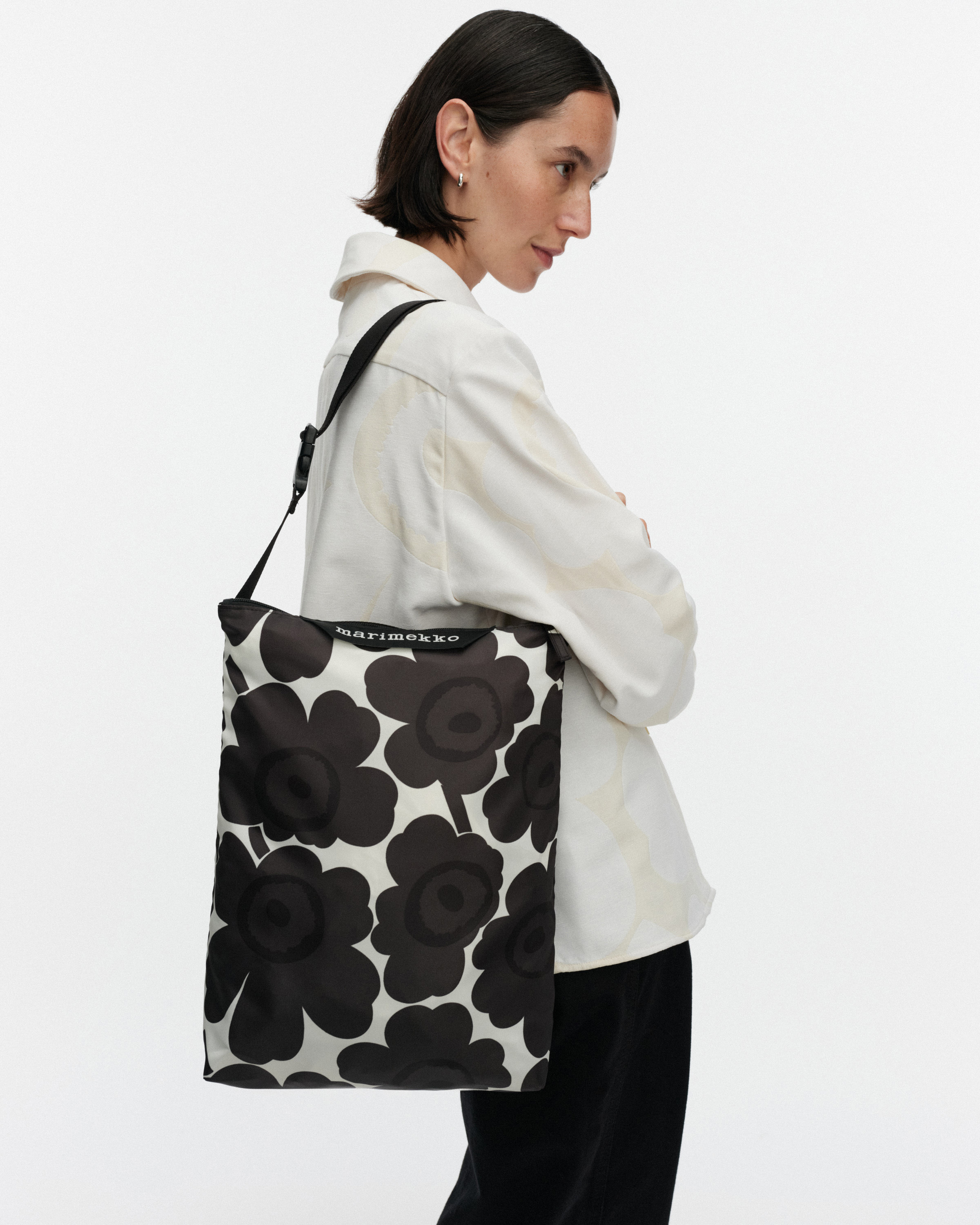 Neat Crossbody Unikko M 肩背包