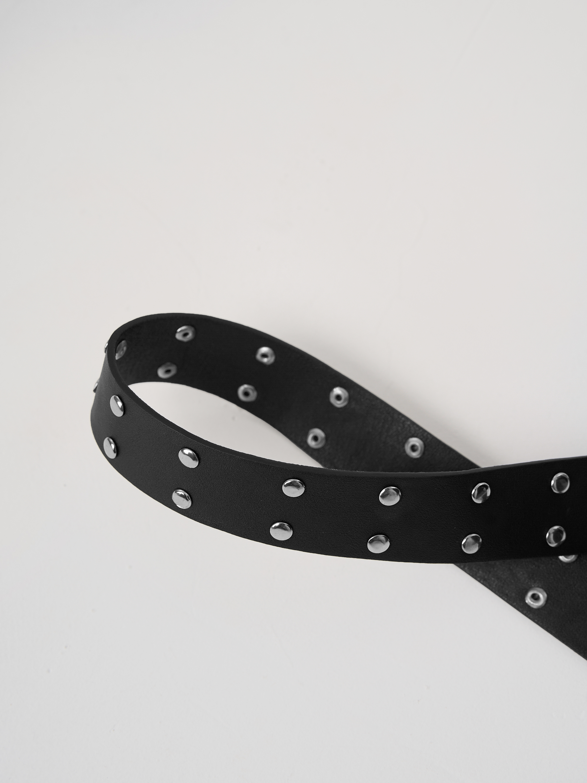 雕花釦飾鉚釘皮帶