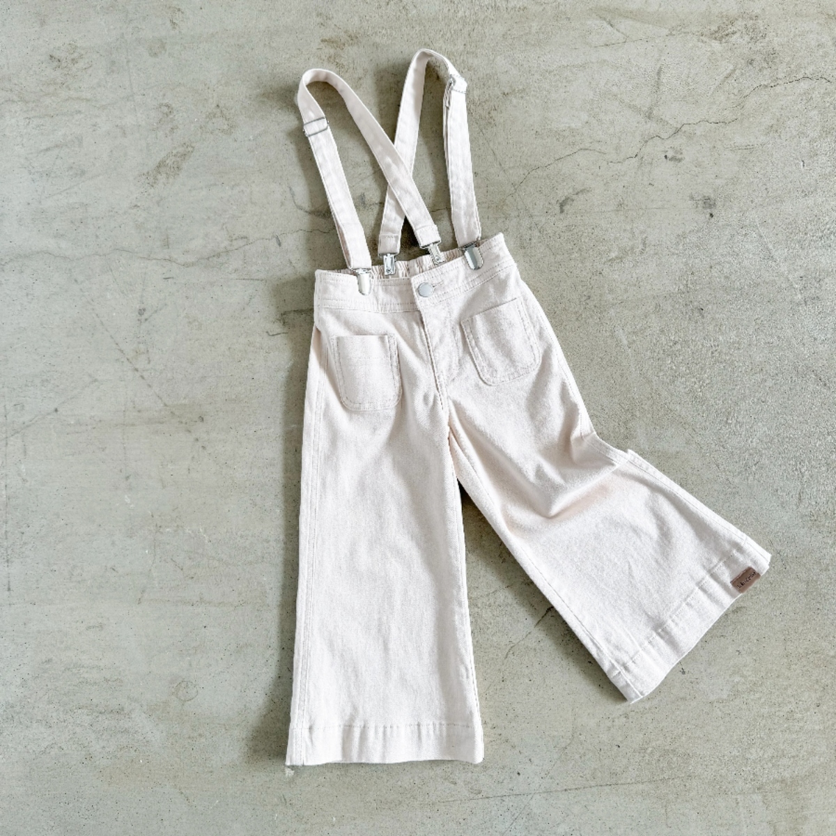 TWIN COLLECTIVE KIDS 雙口袋小喇叭吊帶褲 Jane Jean - Cream