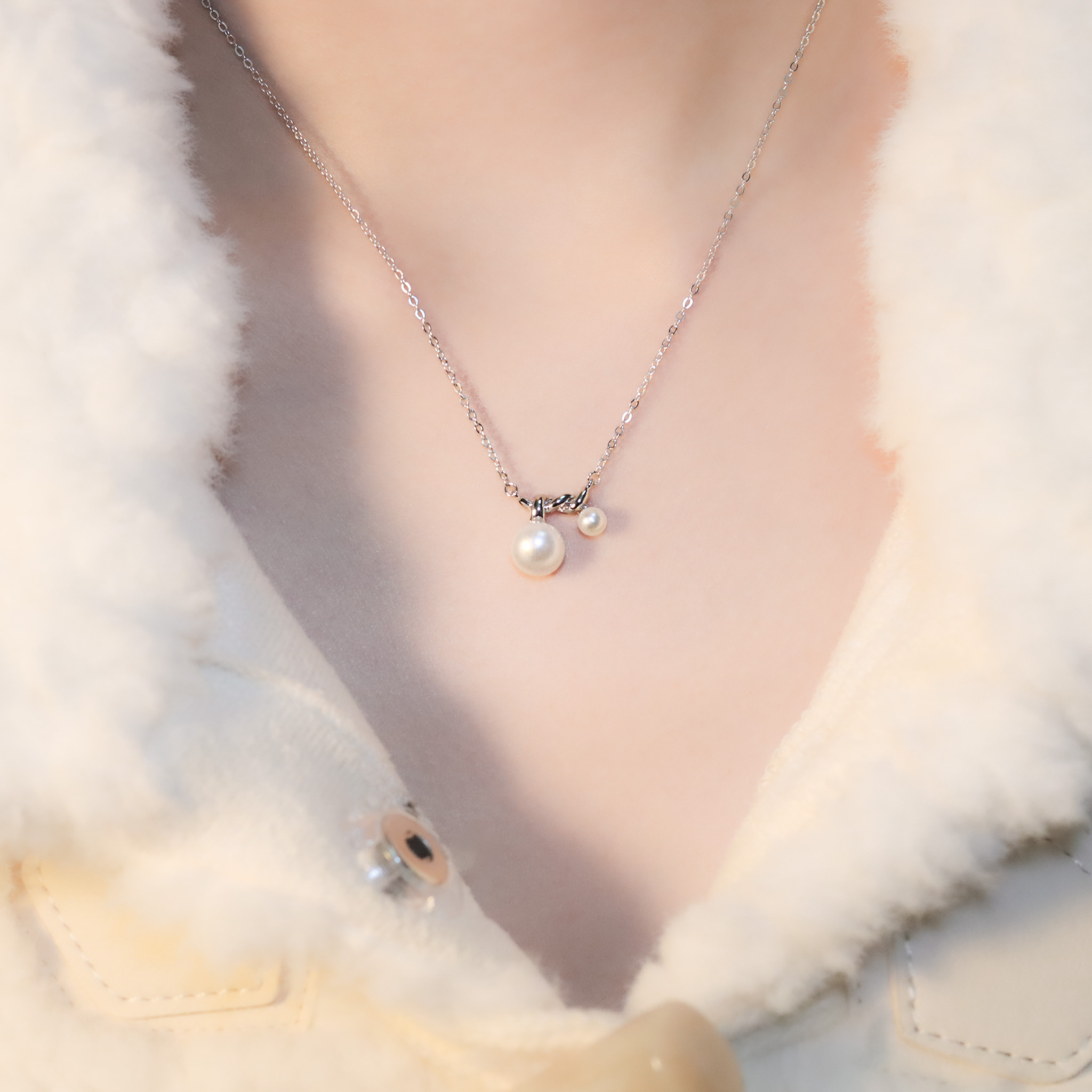 | 925純銀・厚鍍白金・珍珠 | 珍貴繚繞項鍊 | NE1531|