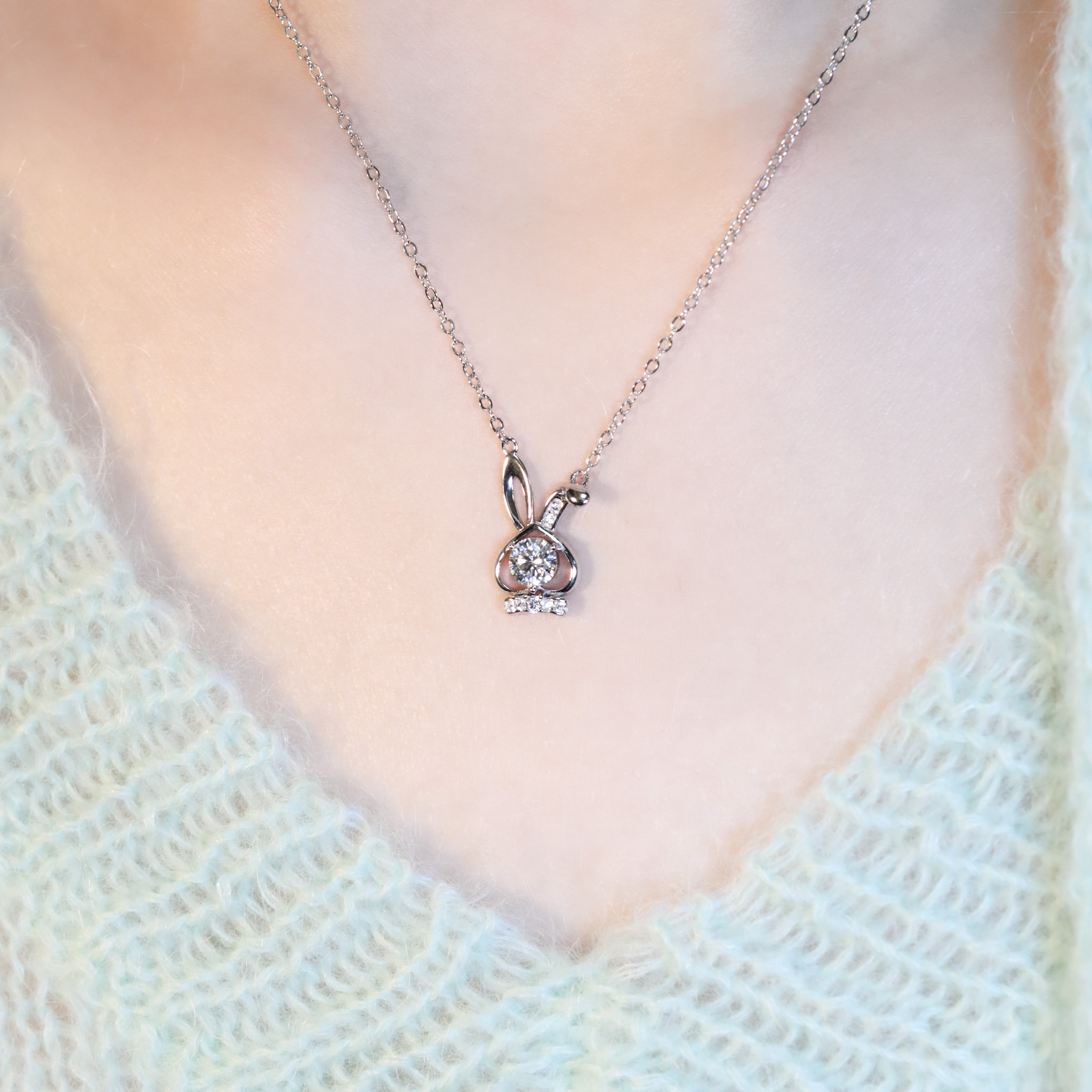 | 925純銀・厚鍍白金・莫桑石 | 鑽光傳遞愛意小兔項鍊 | NE1537 |