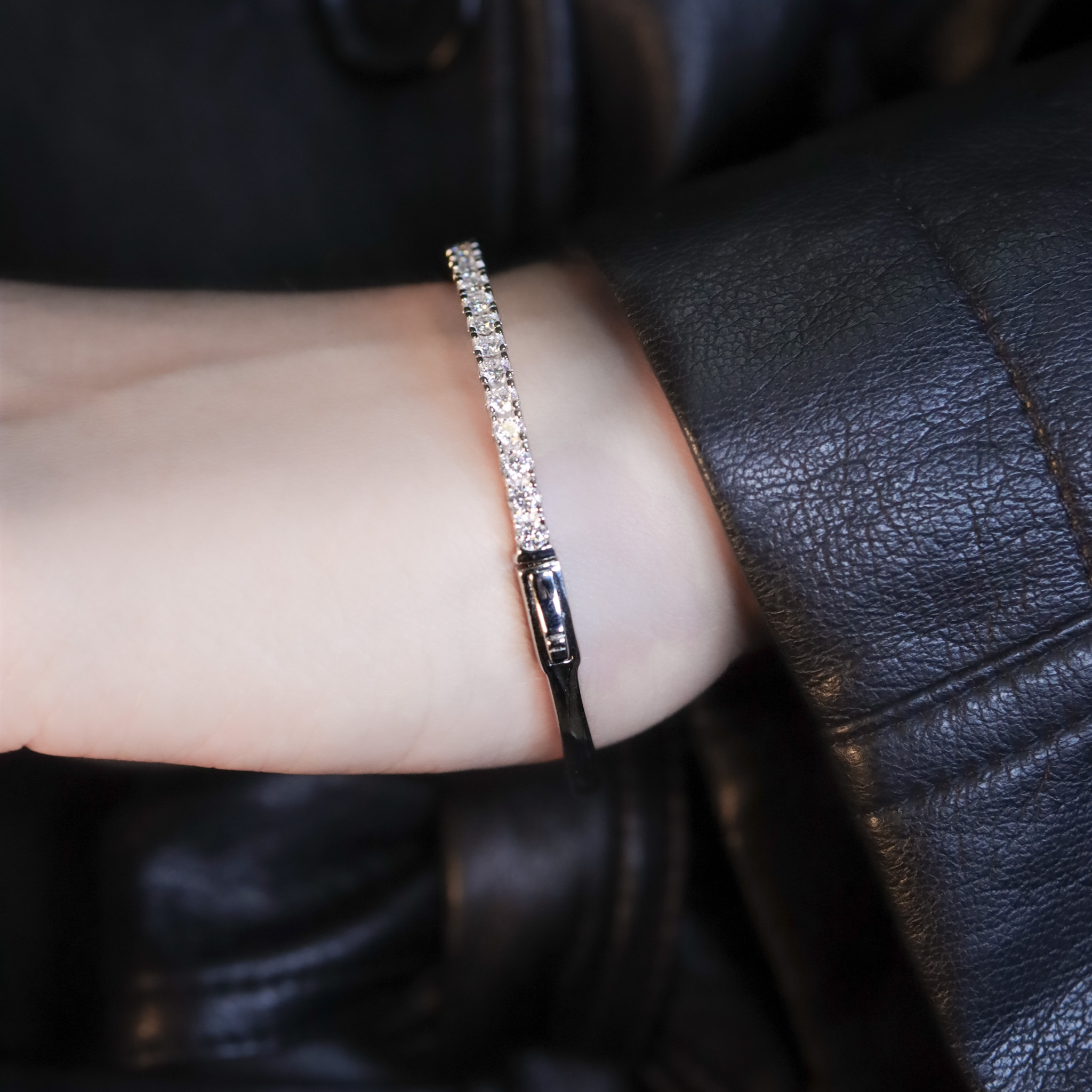 | 925純銀・ 厚鍍白金 ・莫桑石 | 鑽光幸福銀河手鐲 | BR1460 |