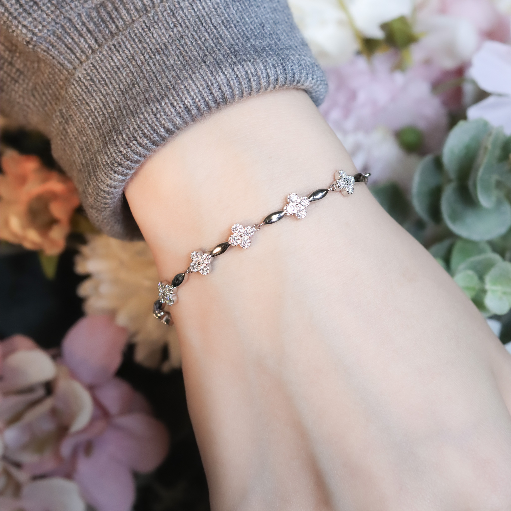 | 925純銀・ 厚鍍白金 ・莫桑石 | 鑽光幸福軟手鐲 | BR1451 |