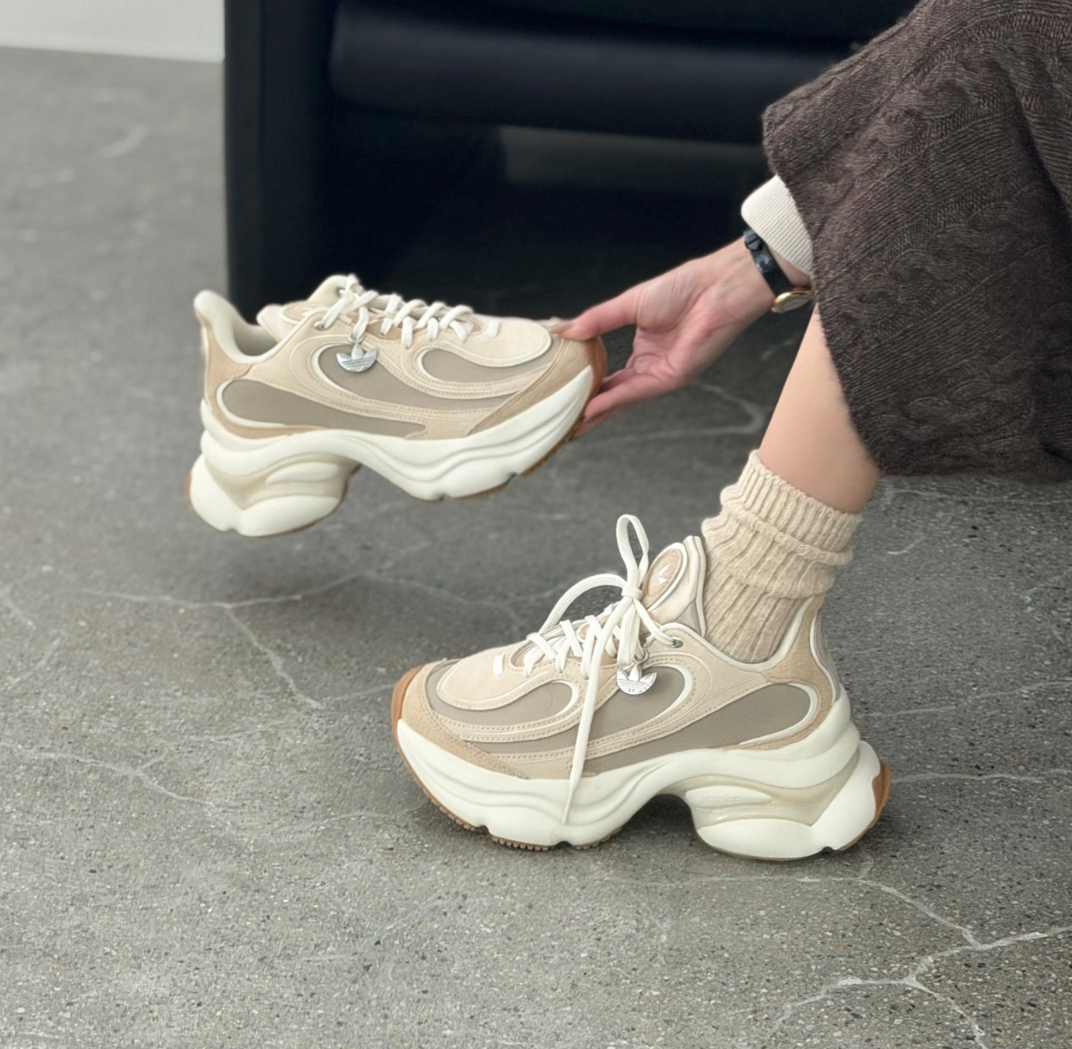 Adidas Originals Ozvenuz 焦糖瑪其朵 奶茶色 奶茶棕 麂皮 厚底 焦糖底 老爹鞋 KI0558/預購