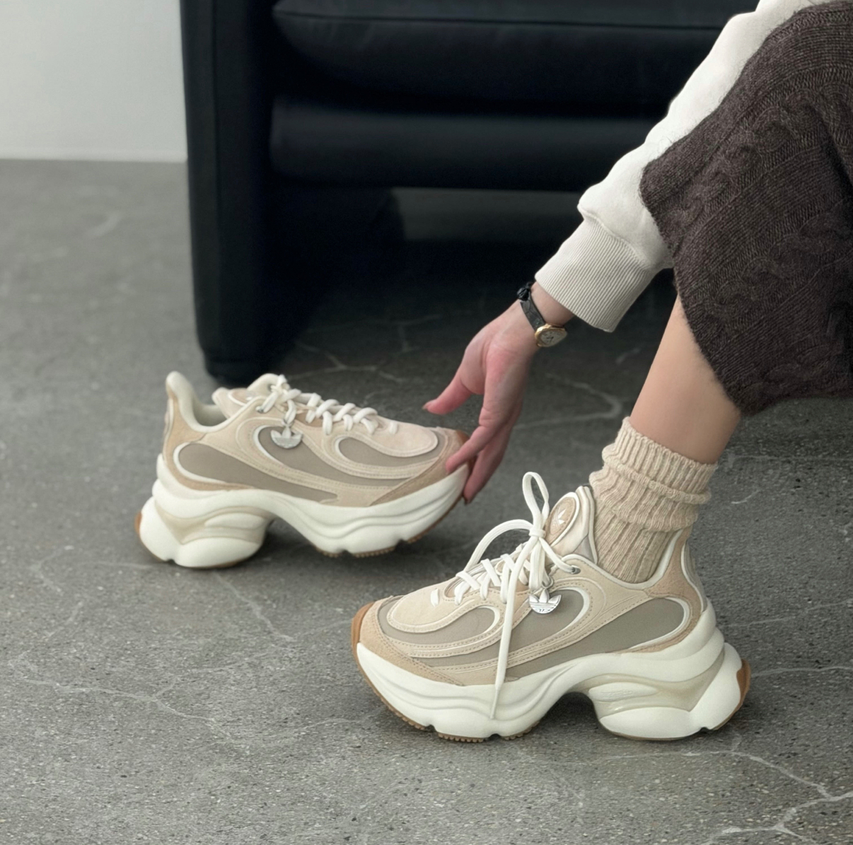 Adidas Originals Ozvenuz 焦糖瑪其朵 奶茶色 奶茶棕 麂皮 厚底 焦糖底 老爹鞋 KI0558/預購