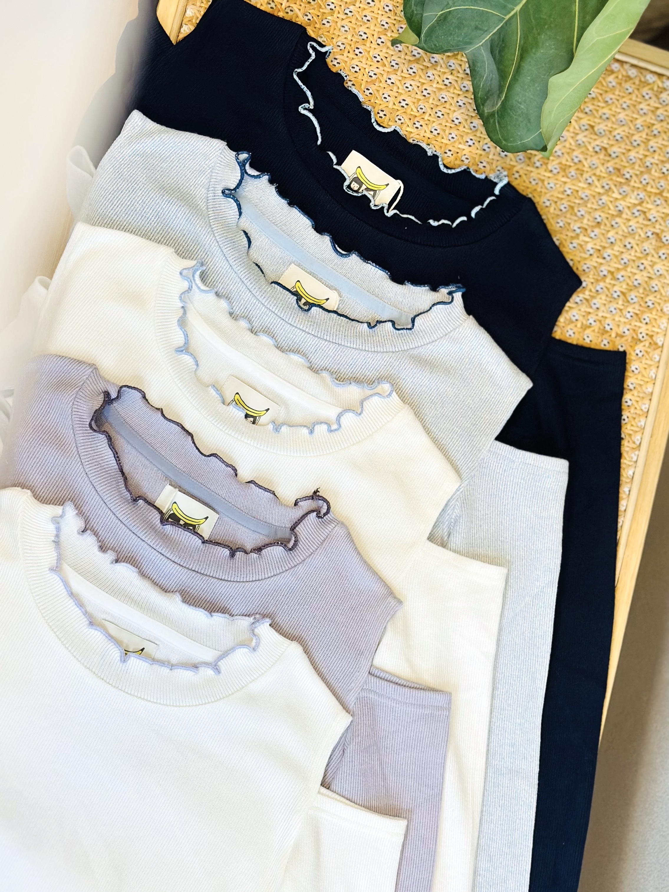 【新色加入!】五色 / 露肩拼色滾邊長袖上衣 / Cold Shoulder Contrast Ruffle Long Sleeve Top