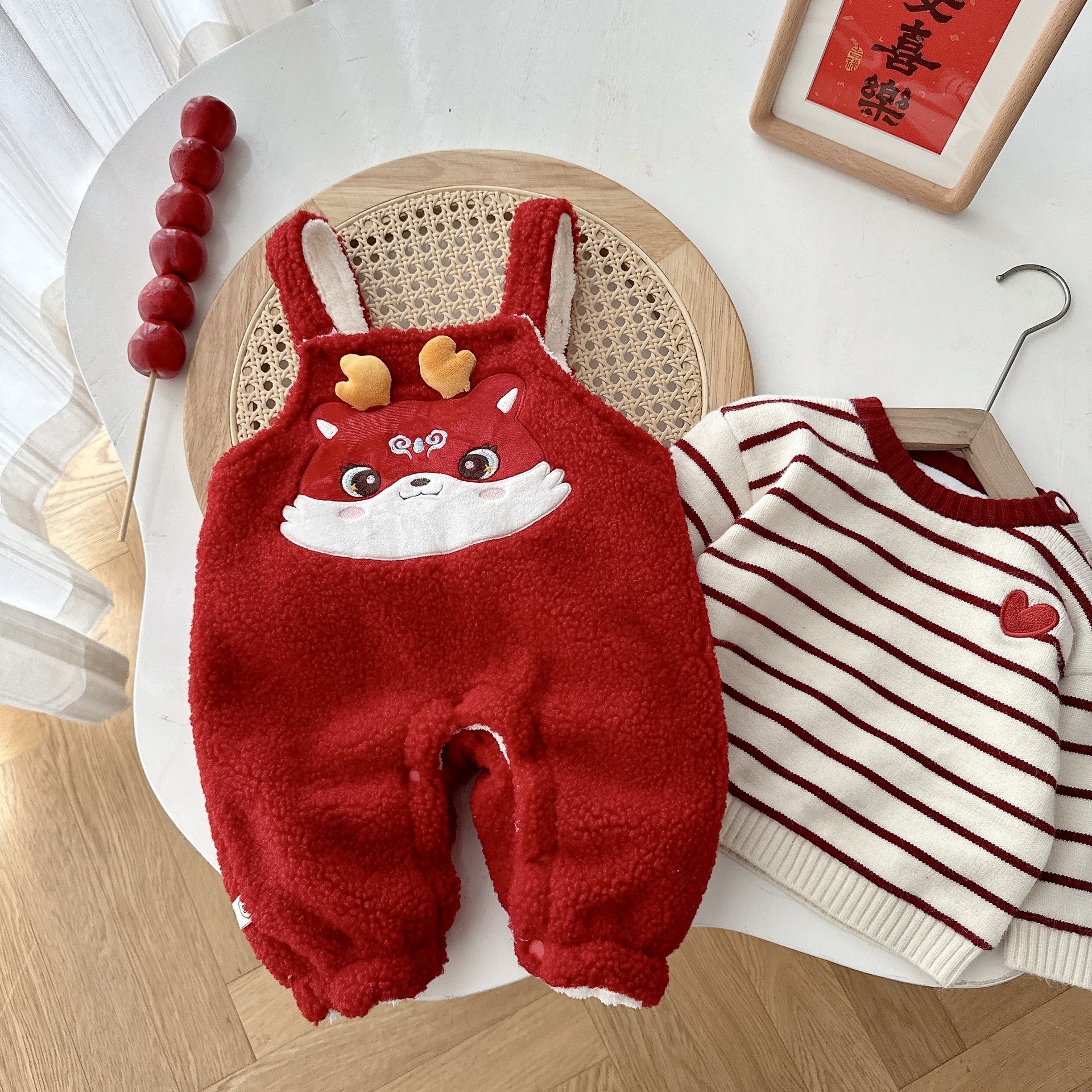 Q萌龍加絨吊帶連身衣+愛心條紋針織衣(66-90/73-120)