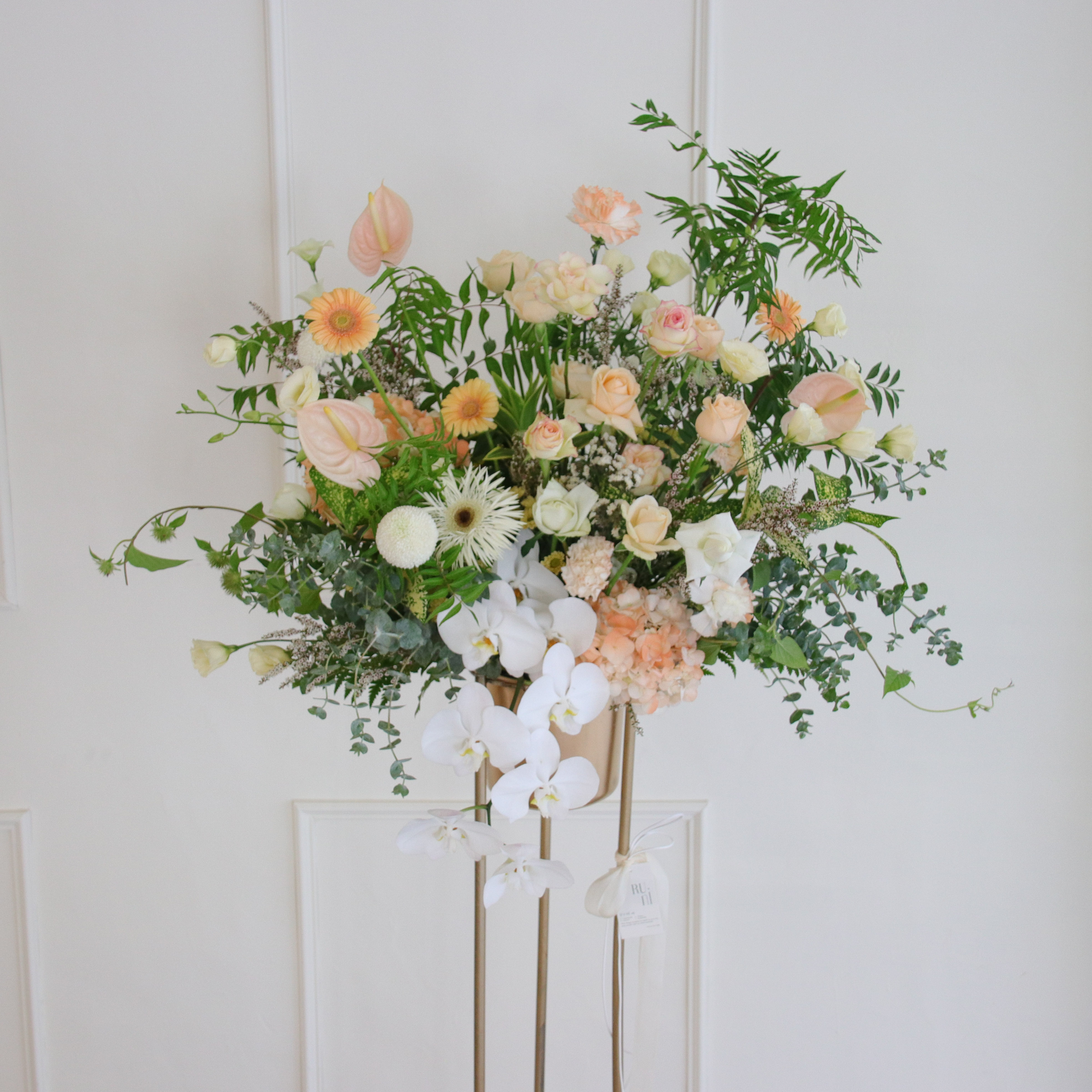 曦光橘境-白橘色系高級鮮花高架花籃