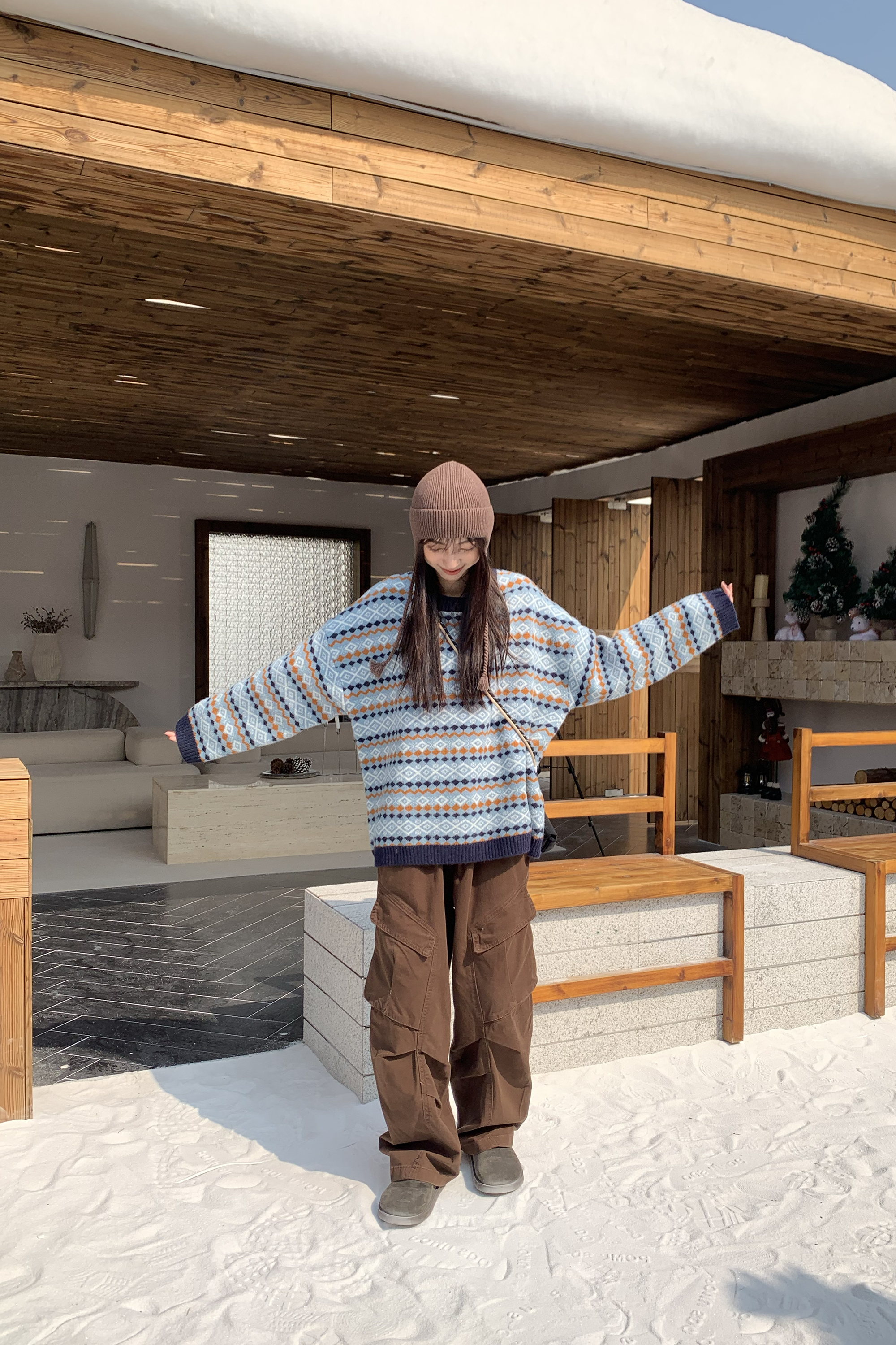 Last Month｜復古藍橘圖騰圓領毛衣