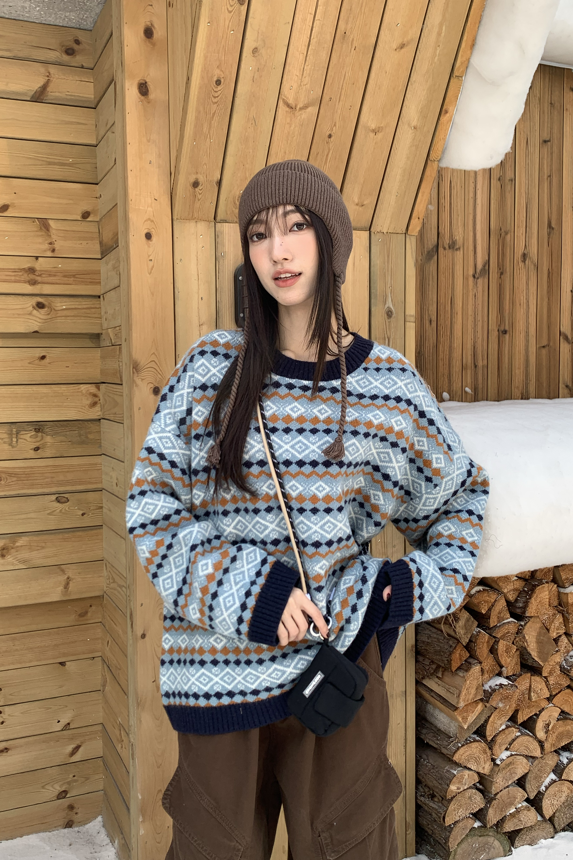 Last Month｜復古藍橘圖騰圓領毛衣