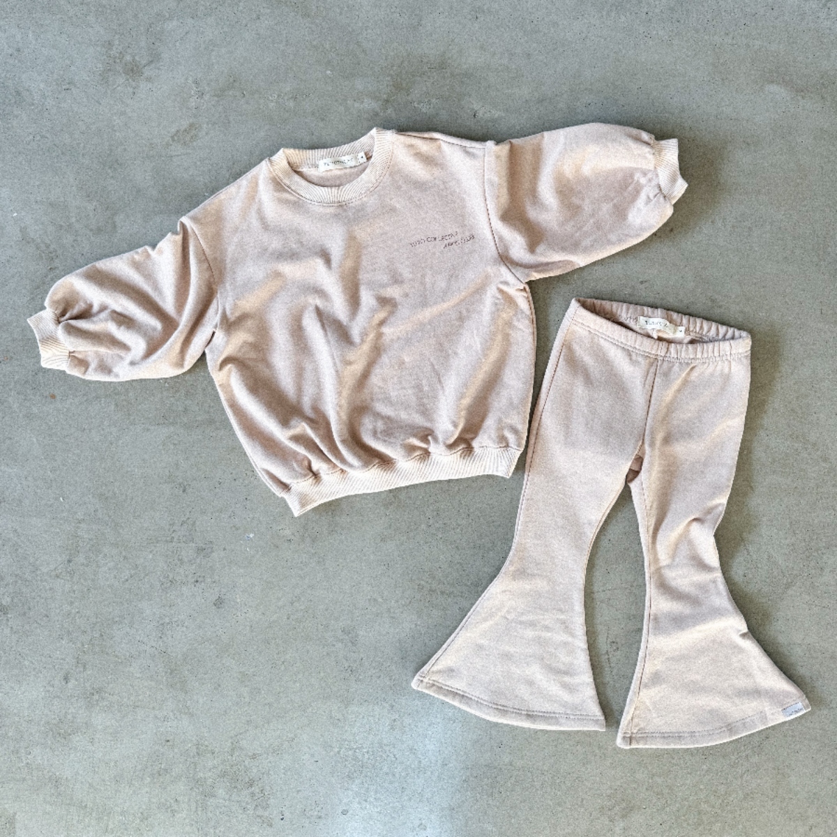 TWIN COLLECTIVE KIDS 內刷毛喇叭褲衛衣套裝Fleecy Flare Set - Beige